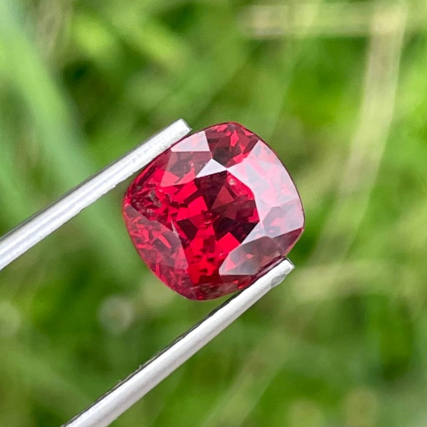 4.00 carats Red Garnet Stone Cushion Cut Natural Tanzanian Gemstone — view 3