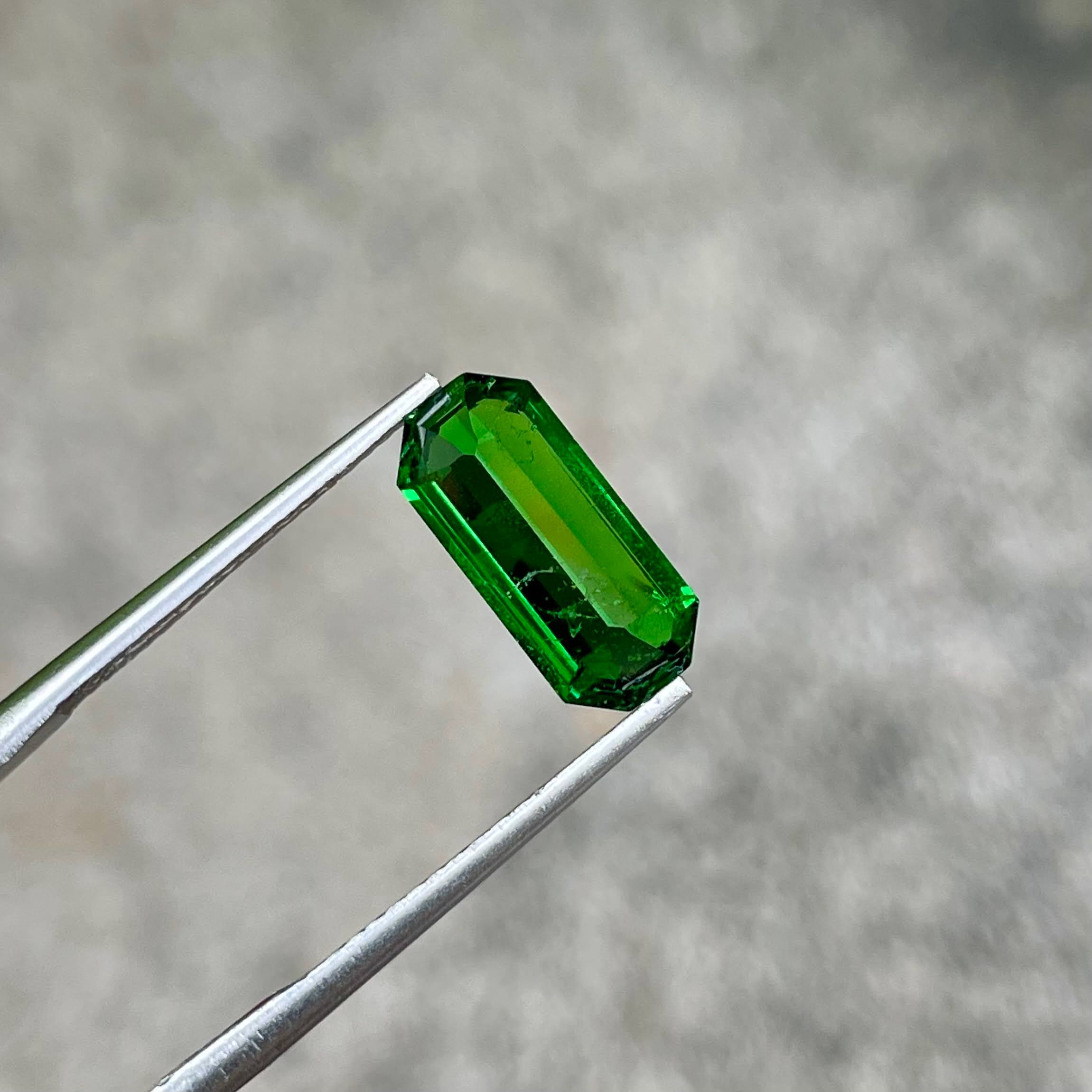 2.96 carats Green Tsavorite Garnet Emerald Cut Natural Gemstone From Kenya — view 3