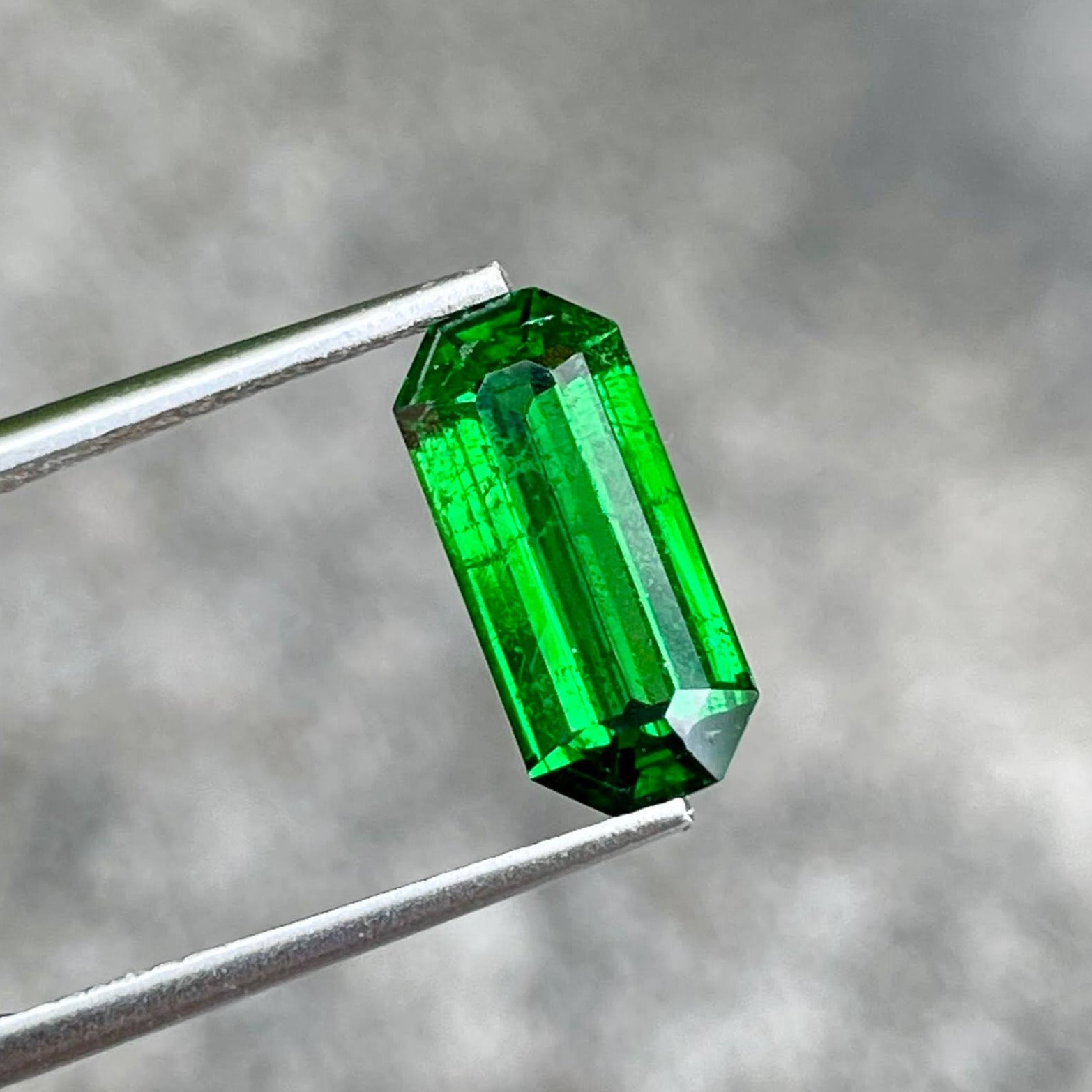 2.96 carats Green Tsavorite Garnet Emerald Cut Natural Gemstone From Kenya — view 5