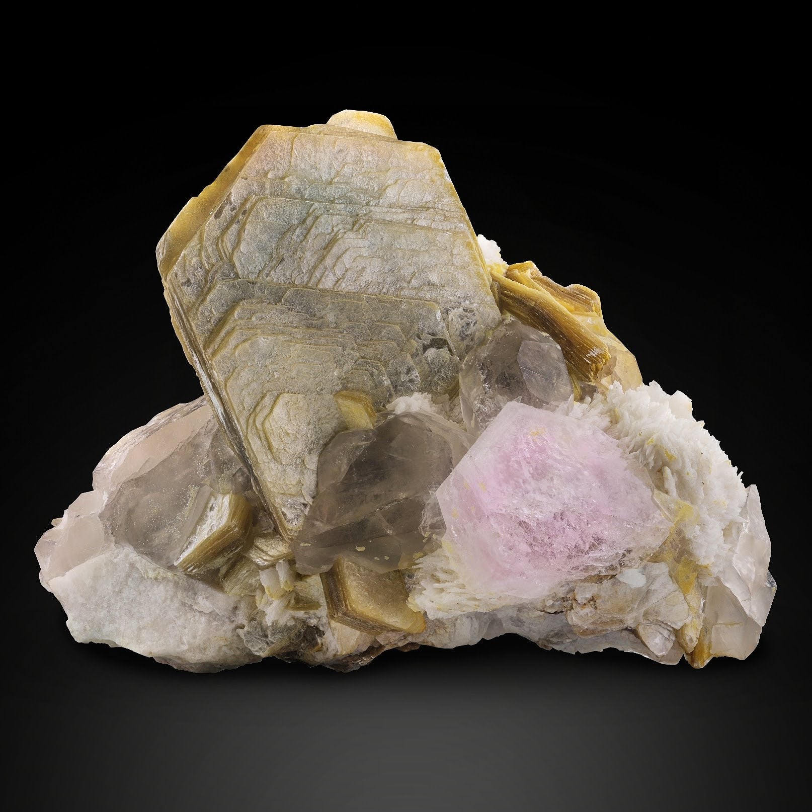 1050 gram Lustrous Pink Morganite crystal on Muscovite with Cleavelandite from Pakistan
