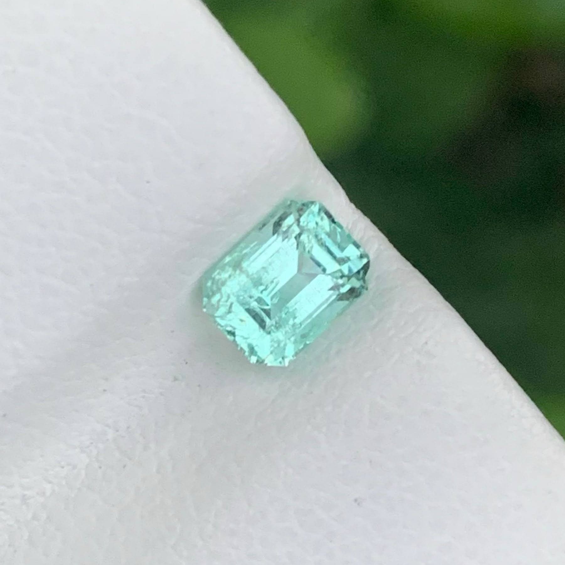 0.80 carats Emerald Stone Emerald Cut Natural Gemstone from Afghanistan — view 4