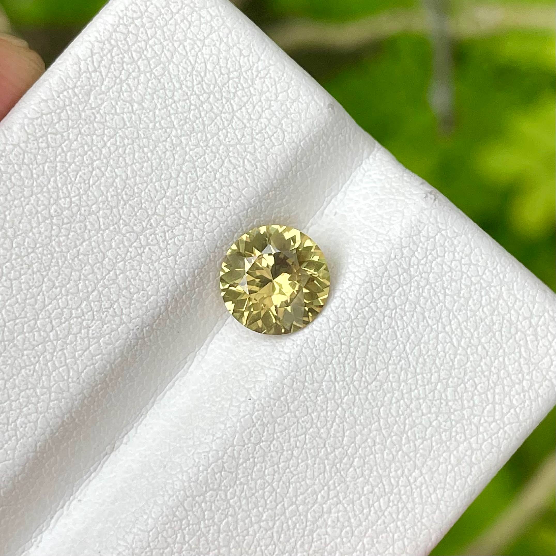 1.56 carats Yellow Chrysoberyl Stone Round Cut Natural Sri Lankan Gemstone — view 2