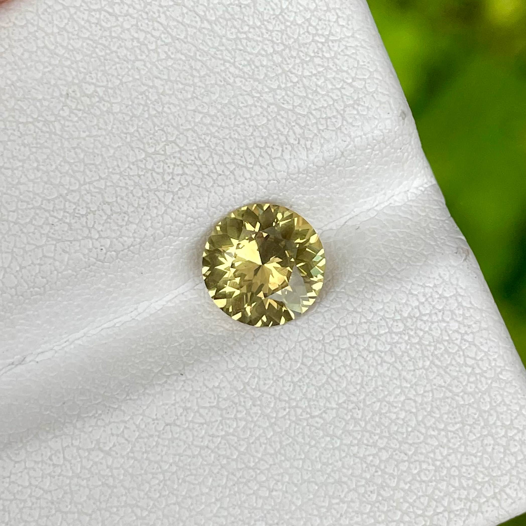 1.56 carats Yellow Chrysoberyl Stone Round Cut Natural Sri Lankan Gemstone — view 3
