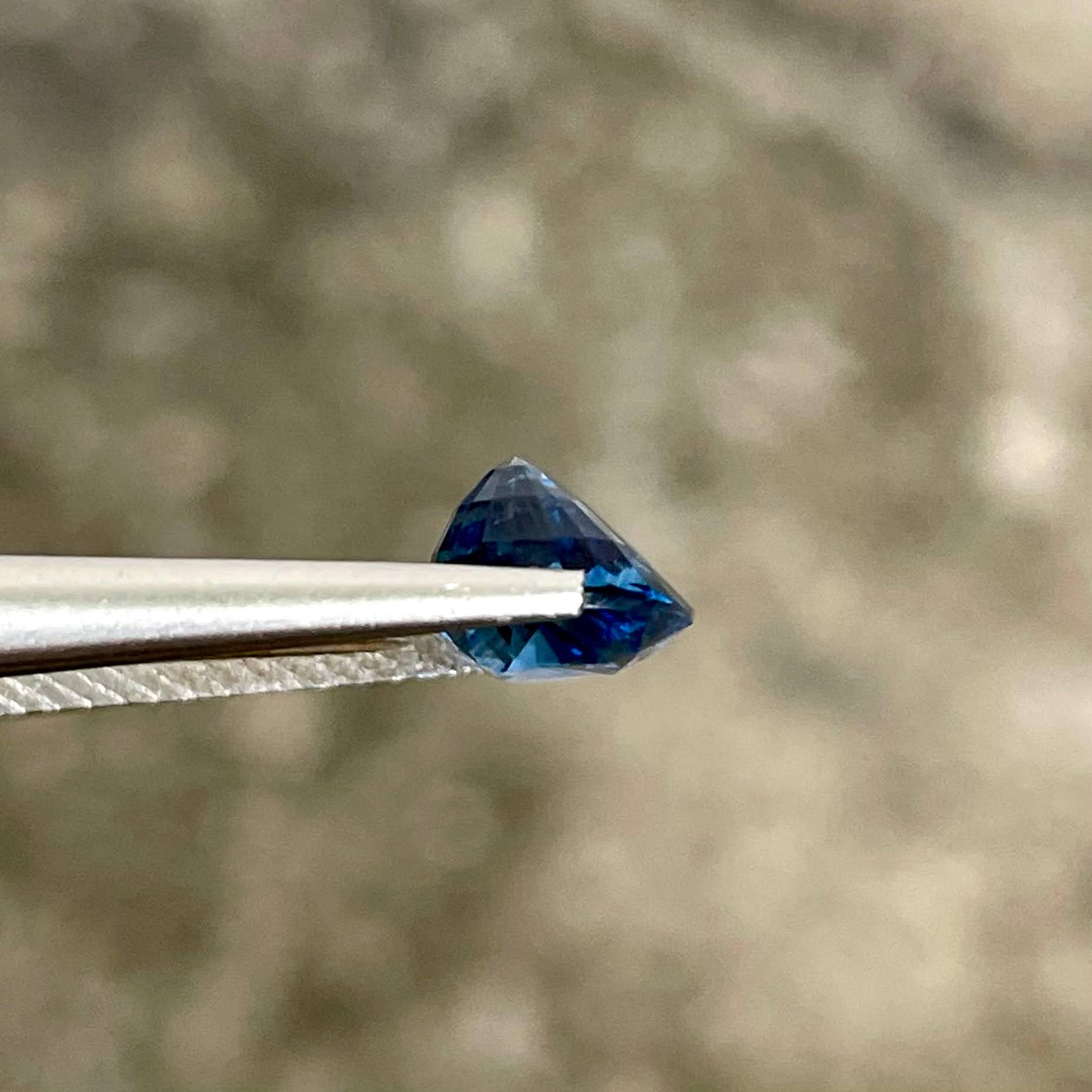 2.74 carats Blue Sapphire Stone Oval Cut Natural Sri Lankan Gemstone