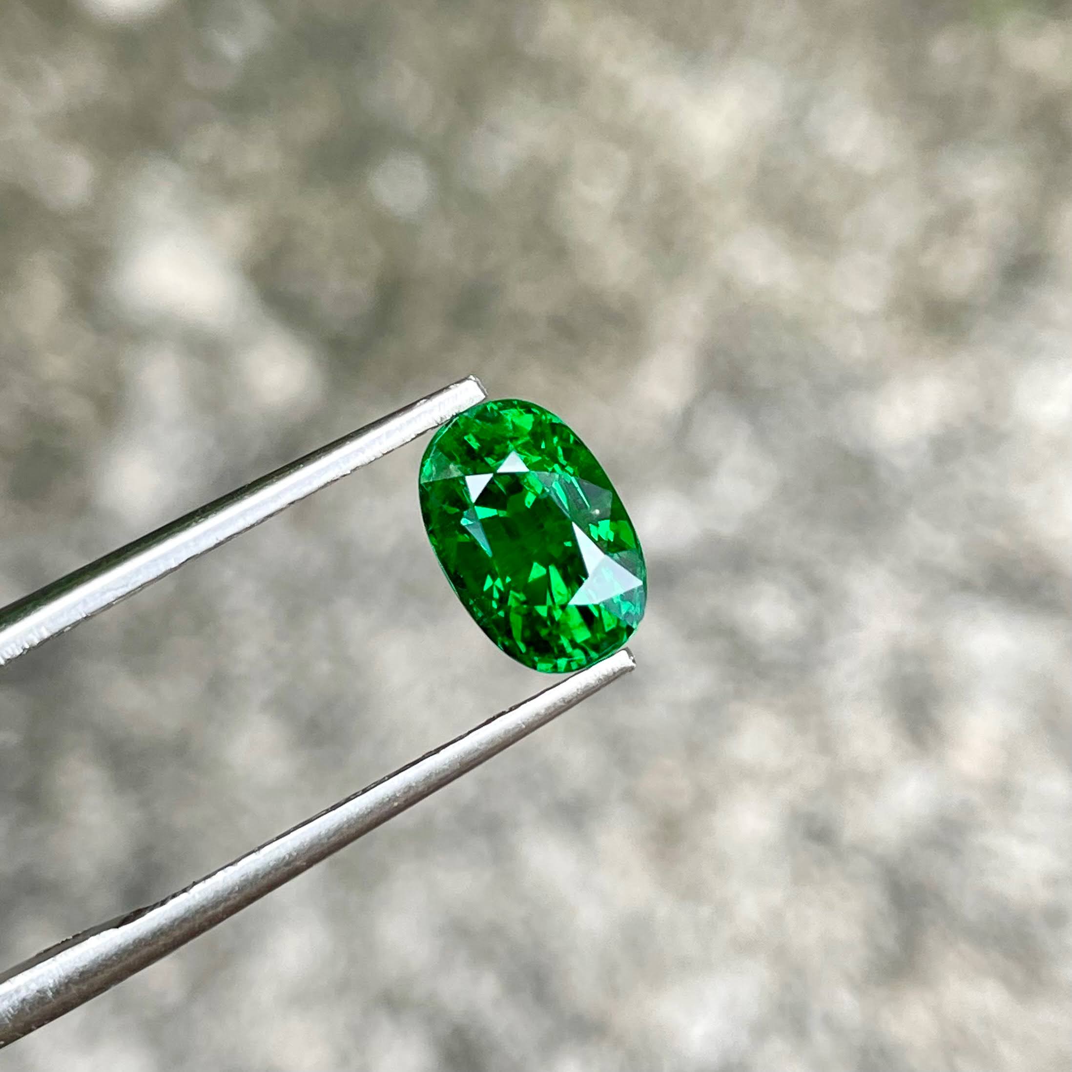 2.30 carats Green Tsavorite Garnet Stone Oval Cut Kenyan Gemstone — view 4