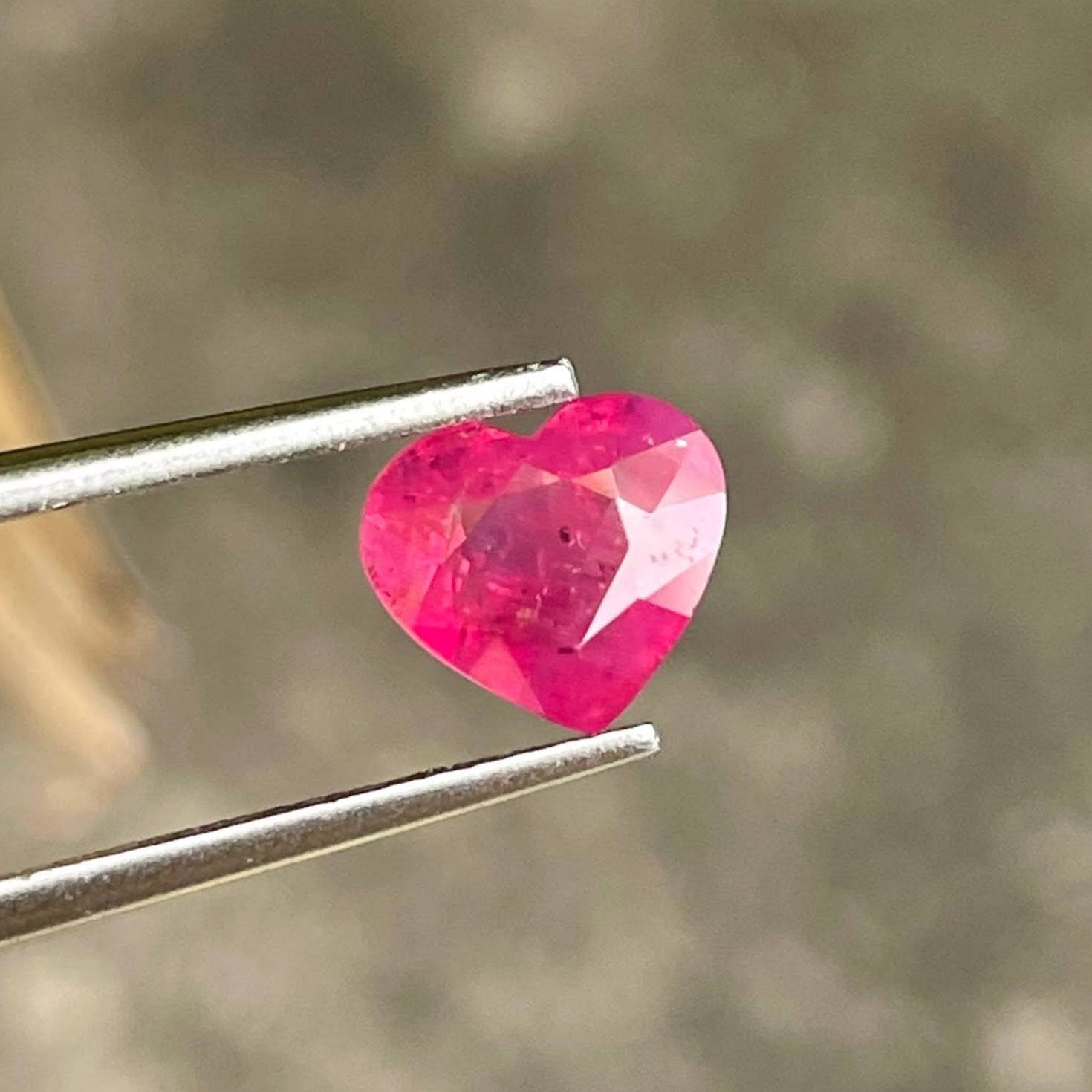 1.55 carats Reddish Pink Ruby Stone Heart Cut Natural Mozambique's Gemstone — view 4