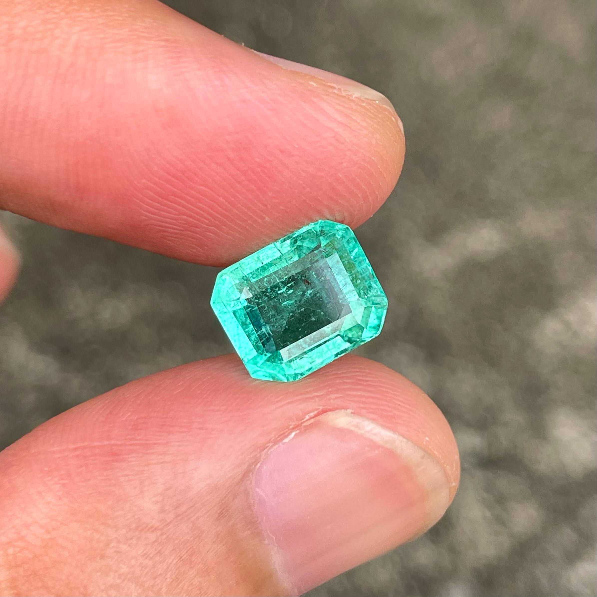 3.05 carats Emerald Stone Emerald Cut Natural Gemstone from Zambia