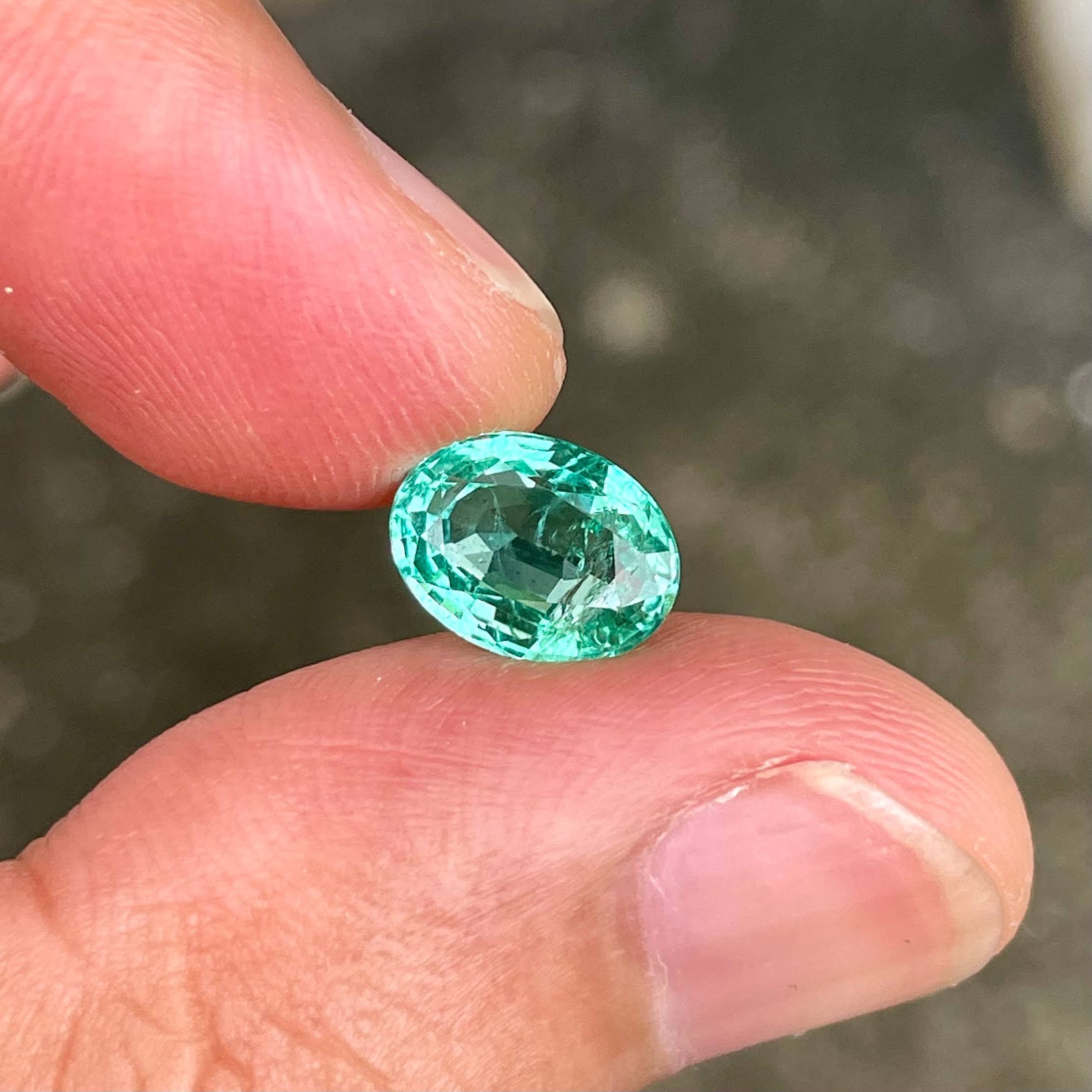2.35 carats Emerald Stone Oval Faceted Cut Natural Gemstone from Zambia — view 1