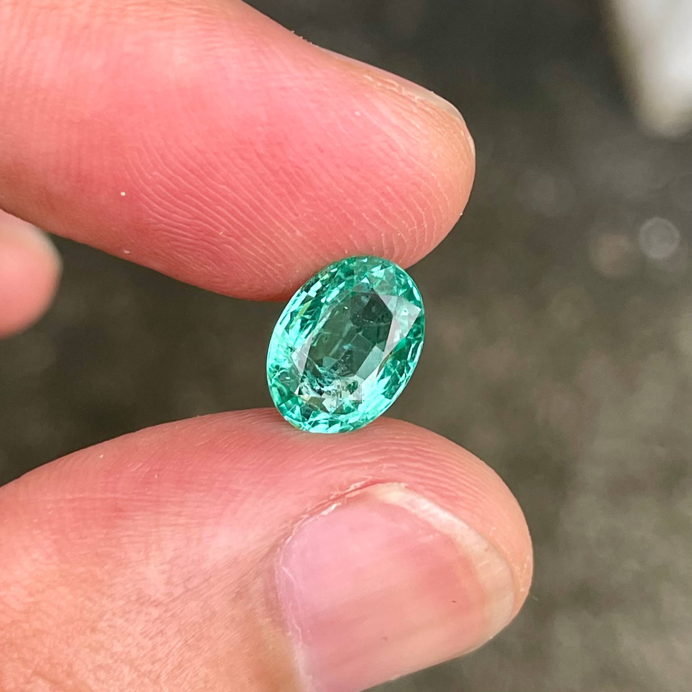 2.35 carats Emerald Stone Oval Faceted Cut Natural Gemstone from Zambia — view 2