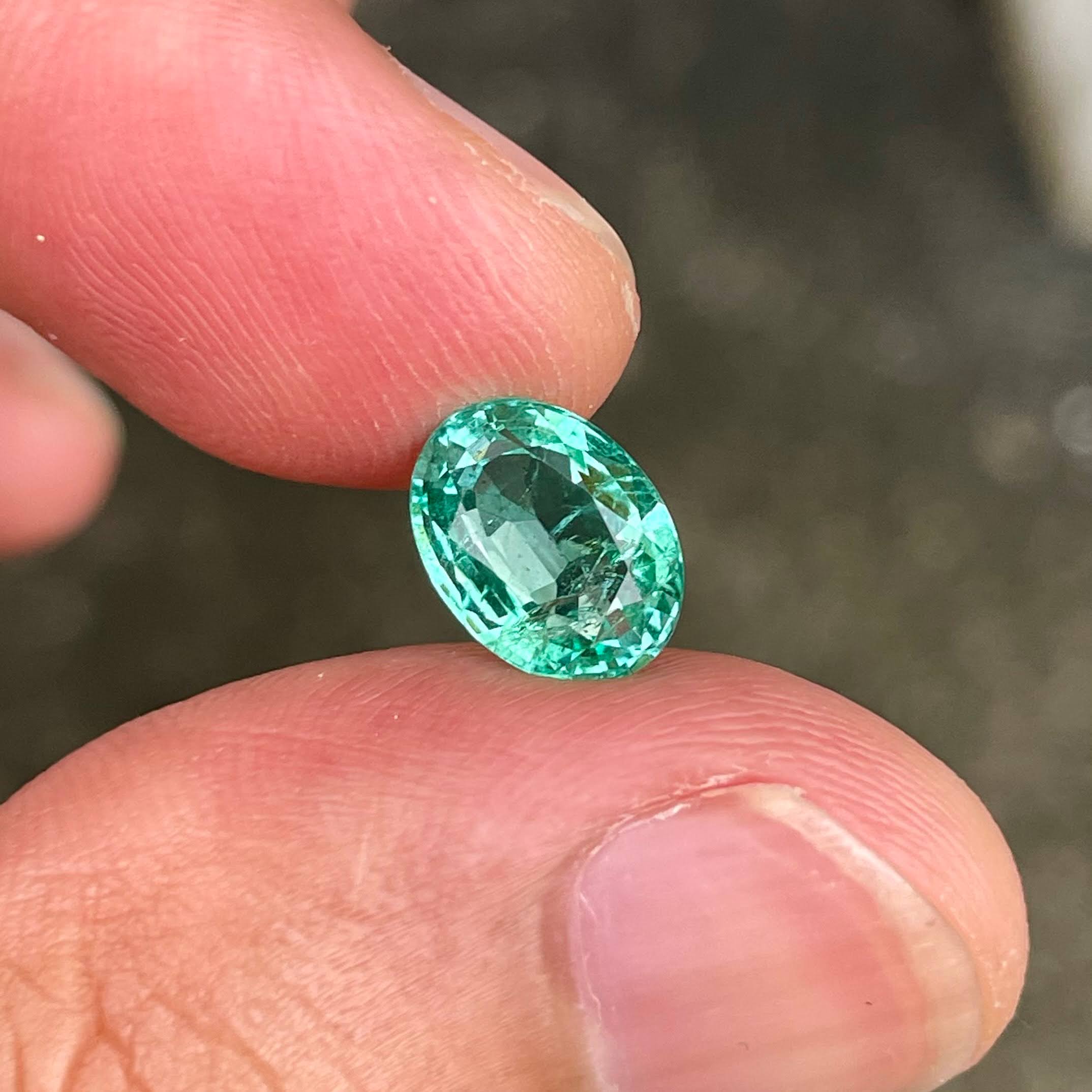 2.35 carats Emerald Stone Oval Faceted Cut Natural Gemstone from Zambia — view 3