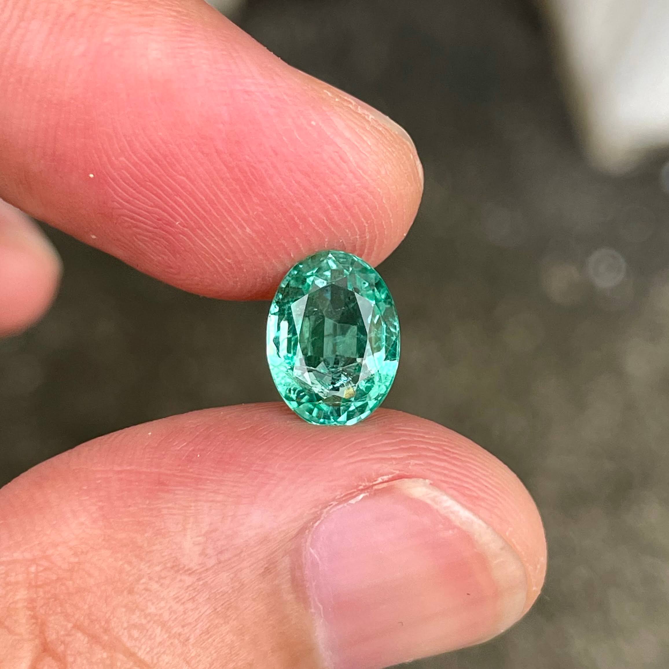 2.35 carats Emerald Stone Oval Faceted Cut Natural Gemstone from Zambia — view 4