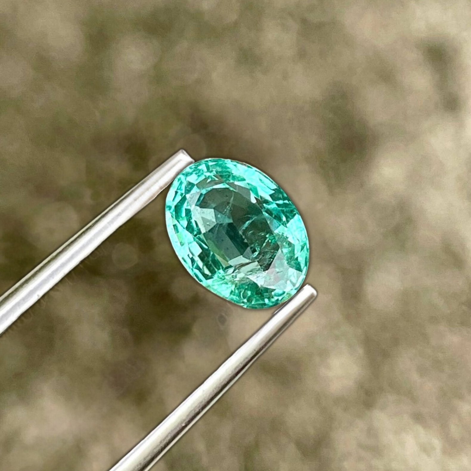 2.35 carats Emerald Stone Oval Faceted Cut Natural Gemstone from Zambia — view 5