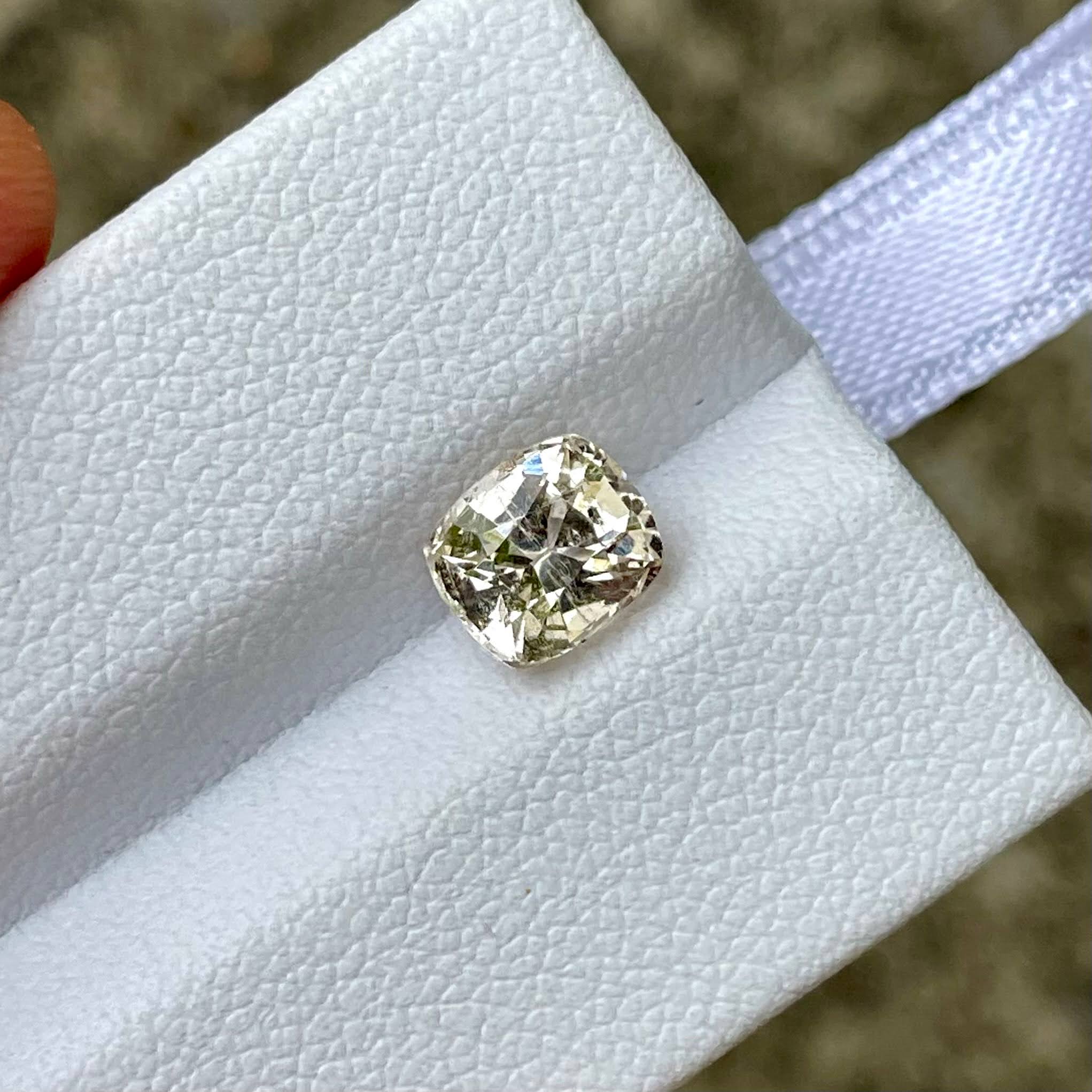 1.70 carats Light Gold Topaz Stone Cushion Cut Natural Pakistani Gemstone — view 1
