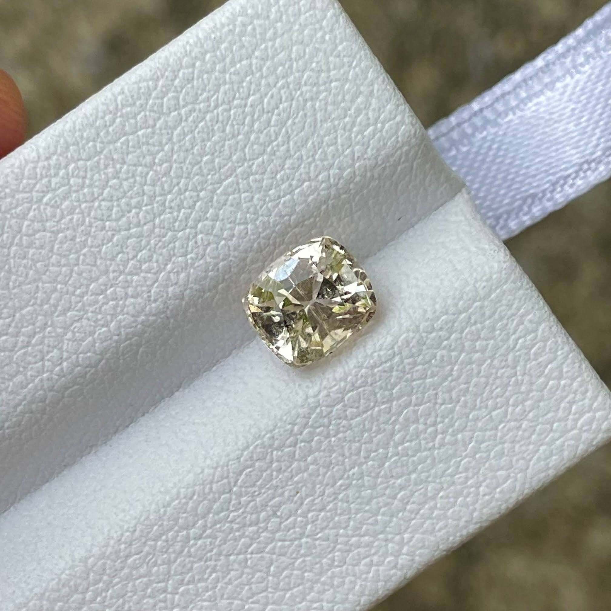 1.70 carats Light Gold Topaz Stone Cushion Cut Natural Pakistani Gemstone — view 4