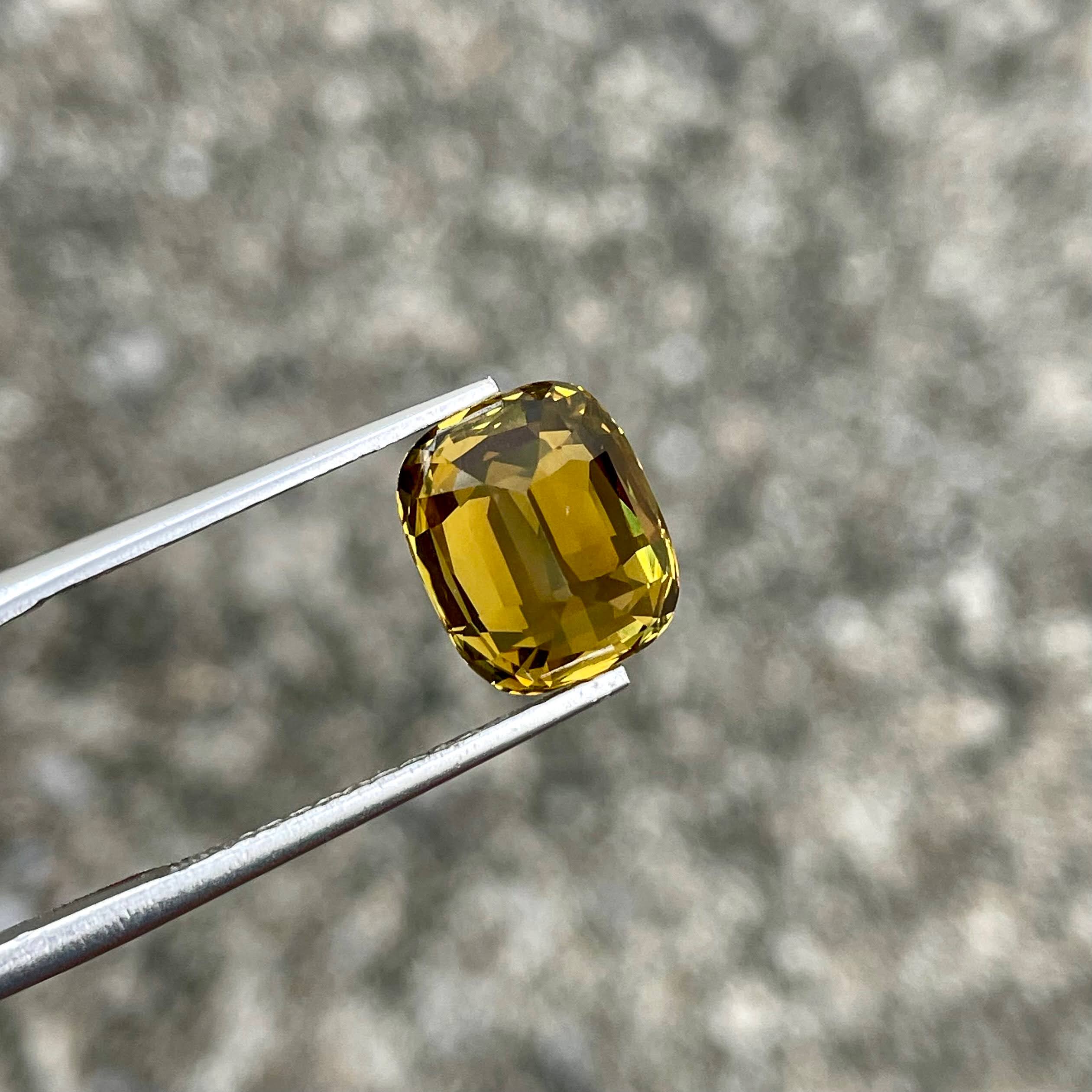 5.06 carats Yellow Chrysoberyl Stone Cushion Cut Natural Sri Lankan Gemstone — view 1