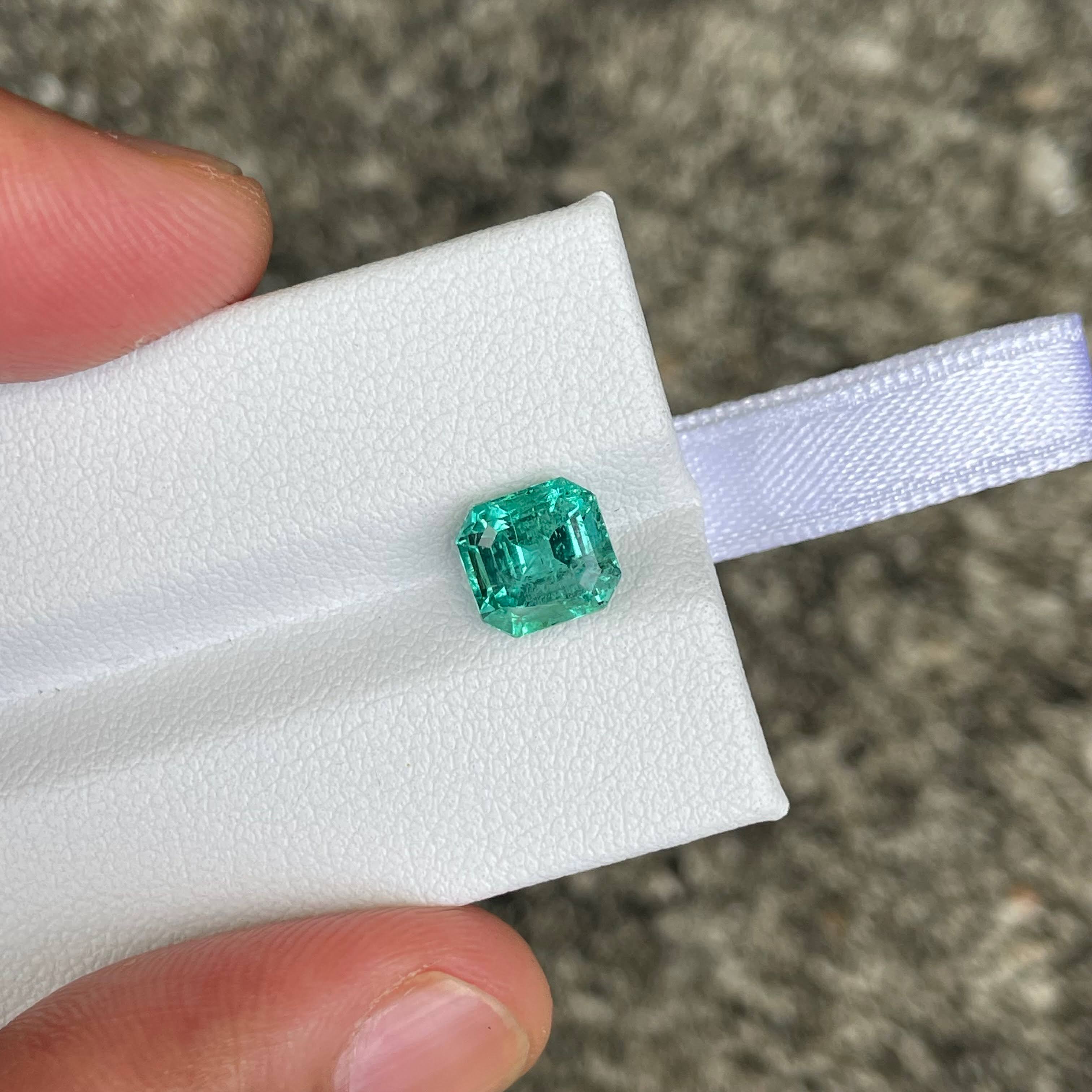 2.03 carats Emerald Stone Emerald Cut Natural Gemstone from Zambia — view 1