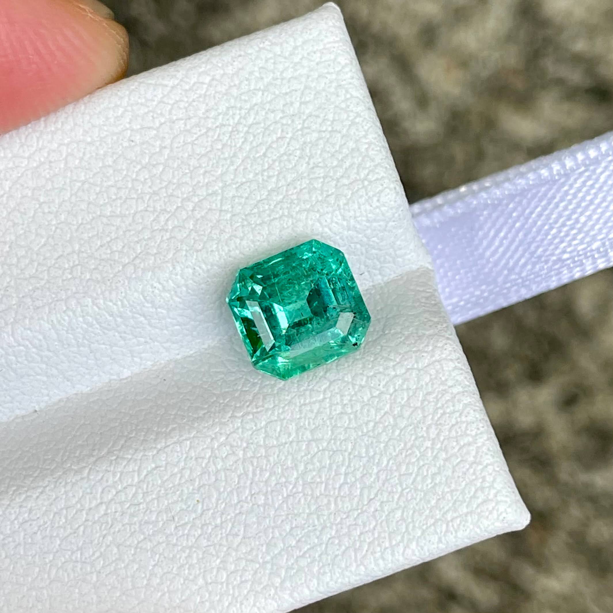 2.03 carats Emerald Stone Emerald Cut Natural Gemstone from Zambia — view 2