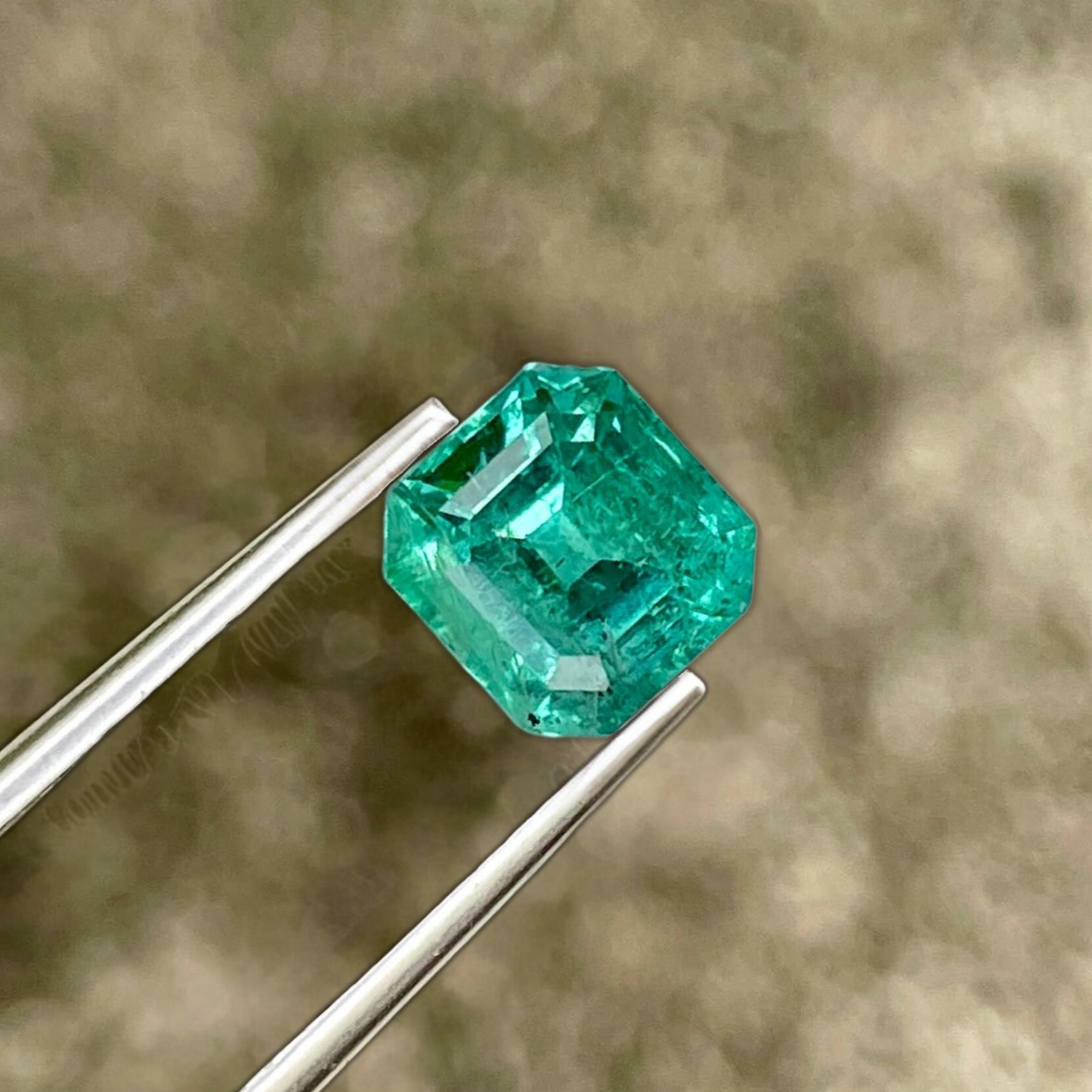 2.03 carats Emerald Stone Emerald Cut Natural Gemstone from Zambia — view 5