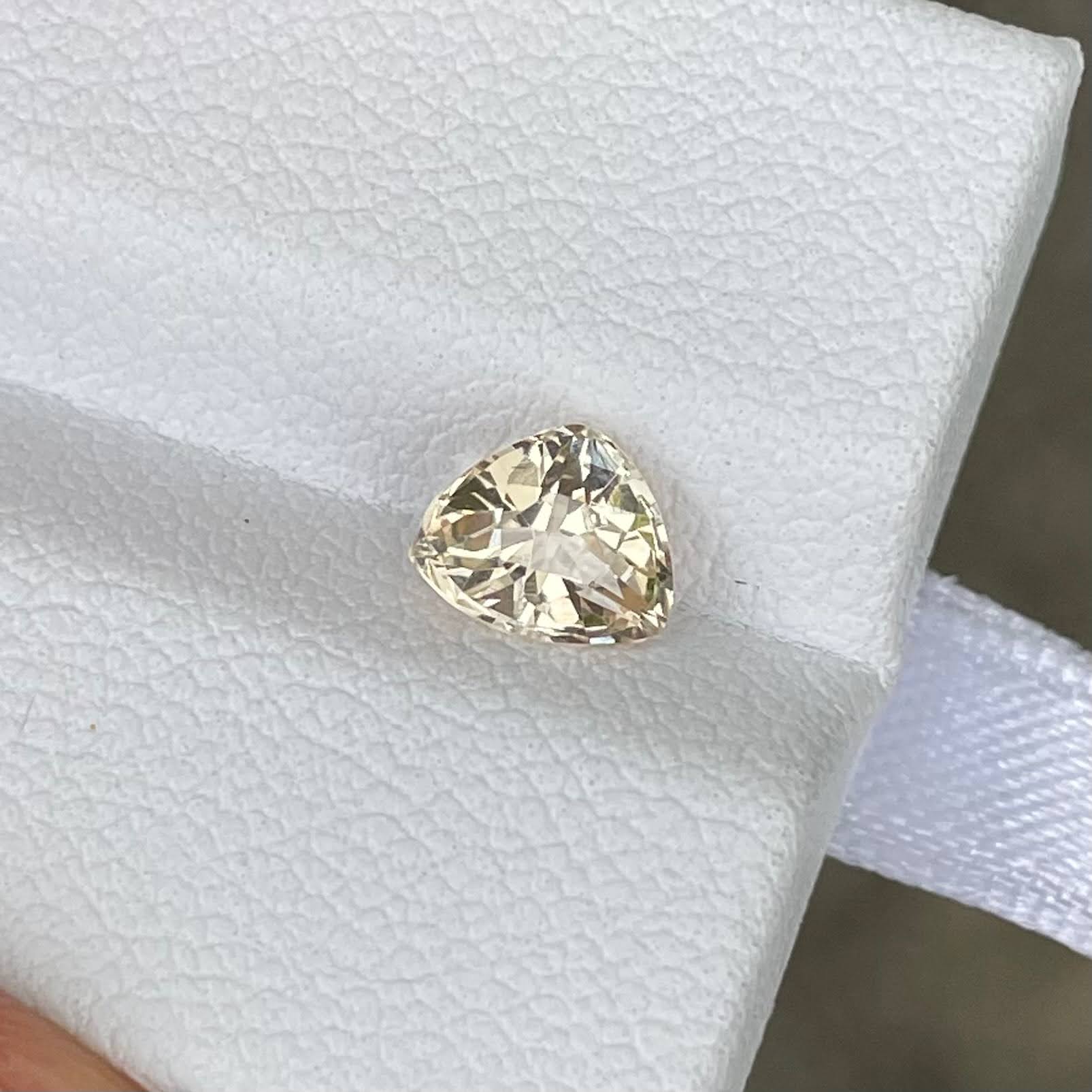 1.00 carats Yellow Topaz Stone Trillion Cut Natural Pakistani Gemstone — view 1