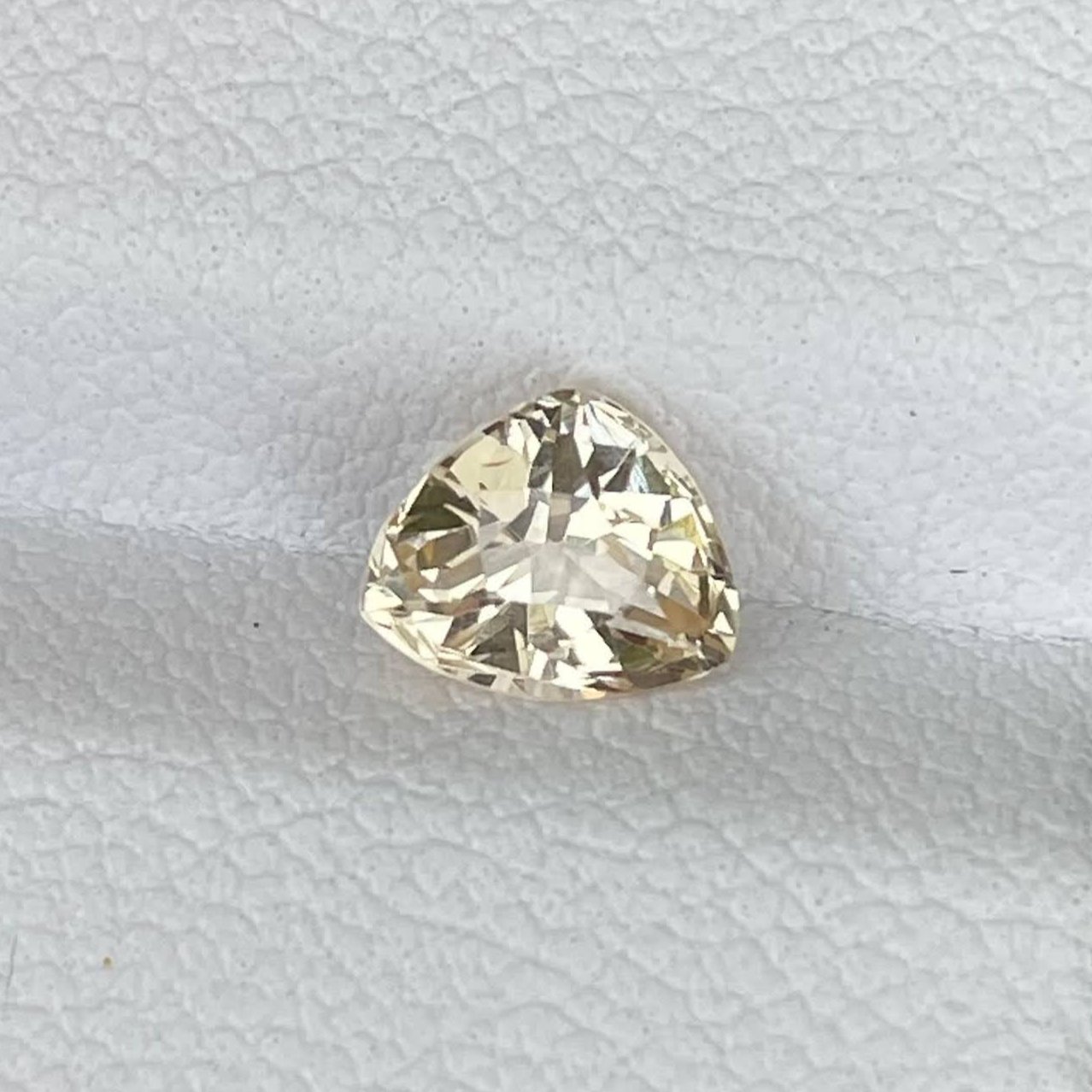 1.00 carats Yellow Topaz Stone Trillion Cut Natural Pakistani Gemstone — view 4