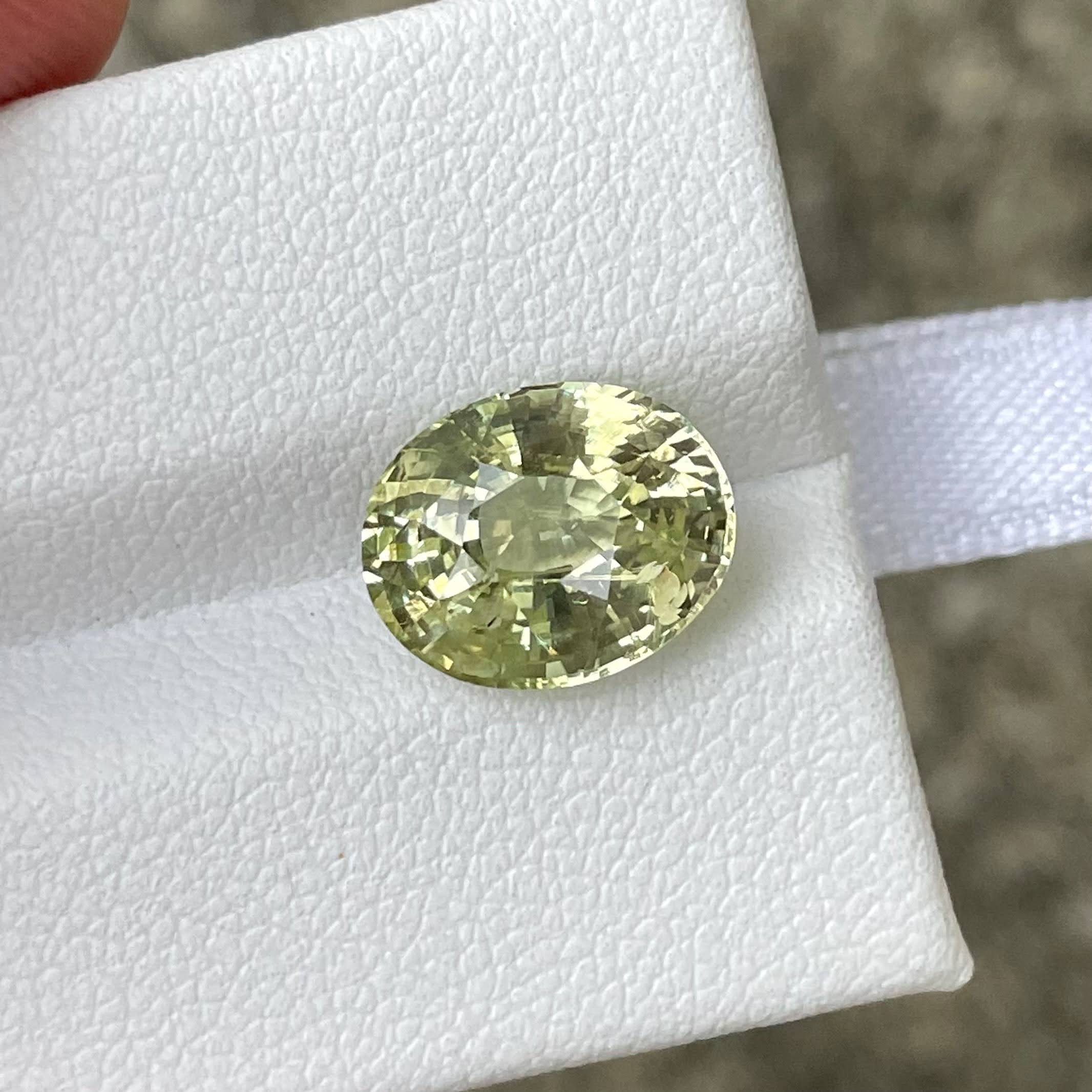 4.99 carats Yellow Sapphire Stone Oval Cut Natural Sri Lankan Gemstone