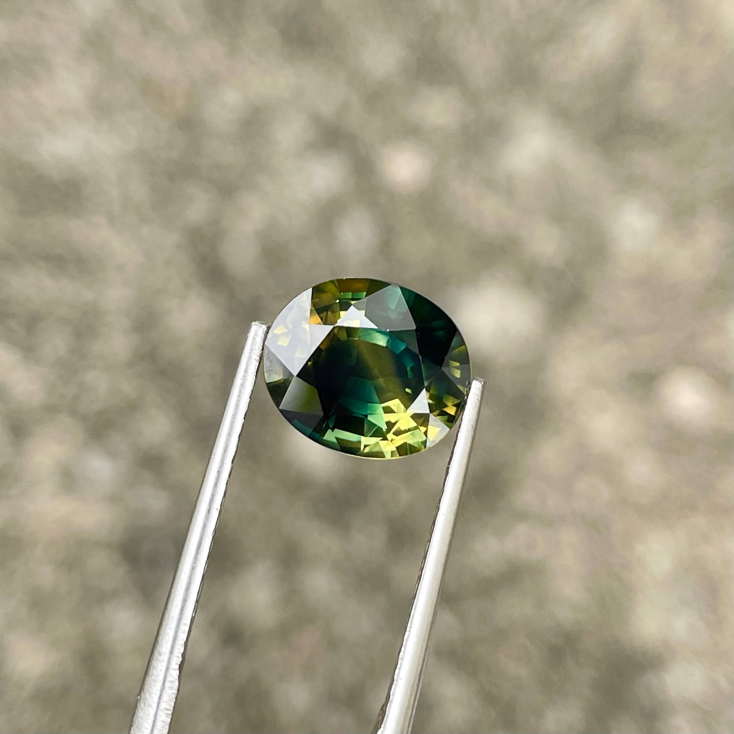 3.59 carats Bicolor Parti Sapphire Stone Oval Cut Natural Madagascar's Gemstone