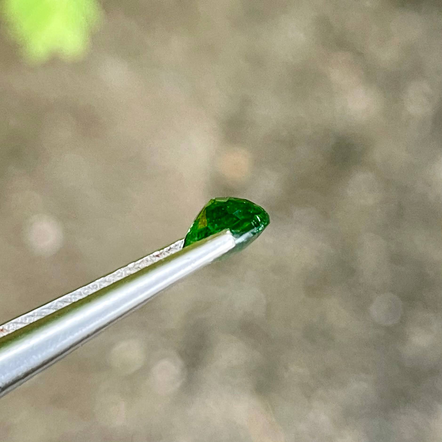 1.40 carats Green Tsavorite Garnet Stone Oval Cut Kenyan Gemstone