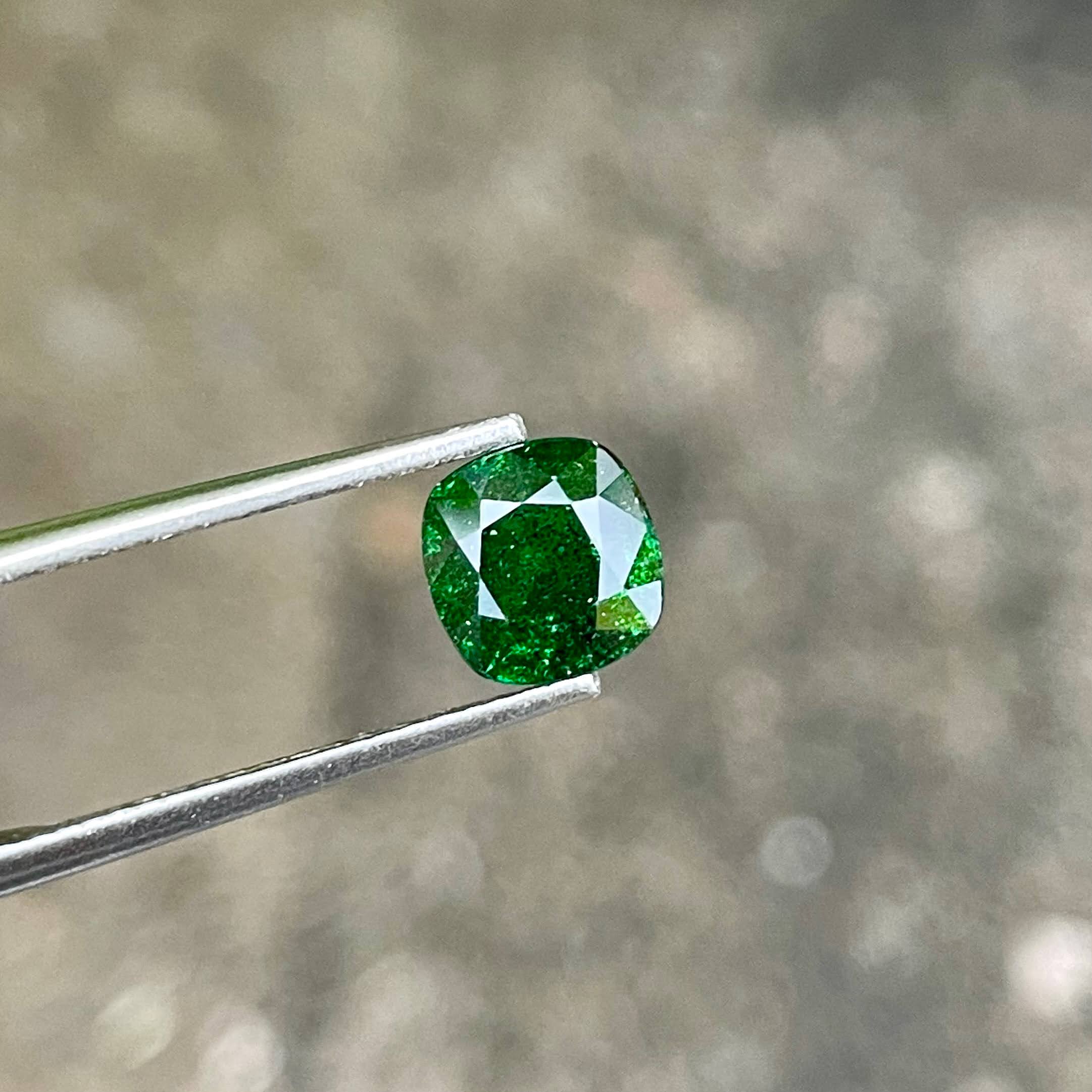 1.60 carats Green Tsavorite Garnet Stone Cushion Cut Kenyan Gemstone — view 3