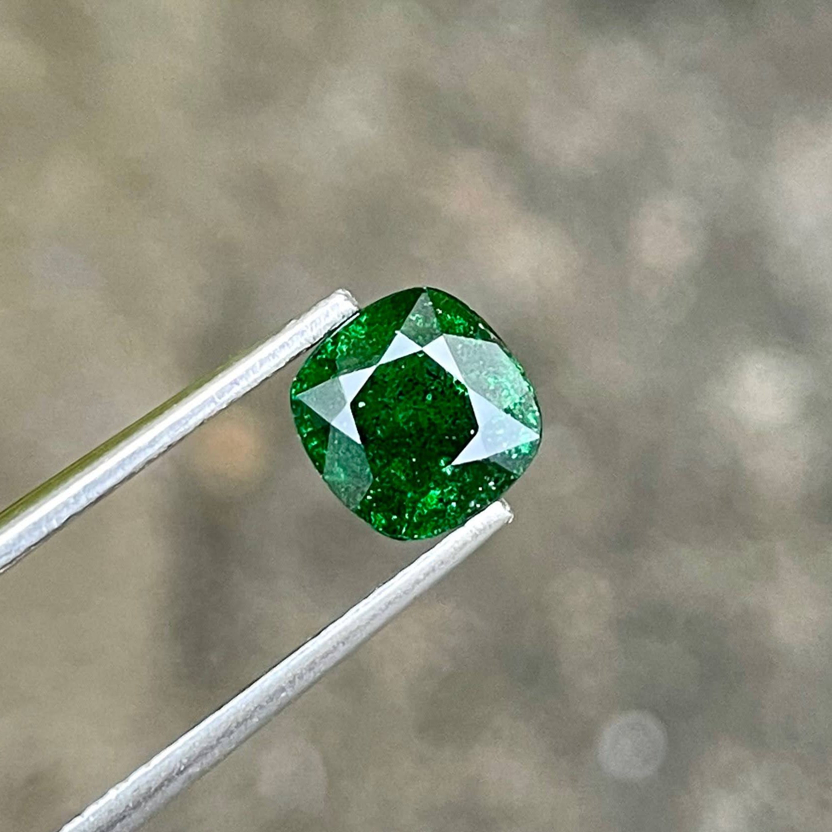1.60 carats Green Tsavorite Garnet Stone Cushion Cut Kenyan Gemstone — view 4