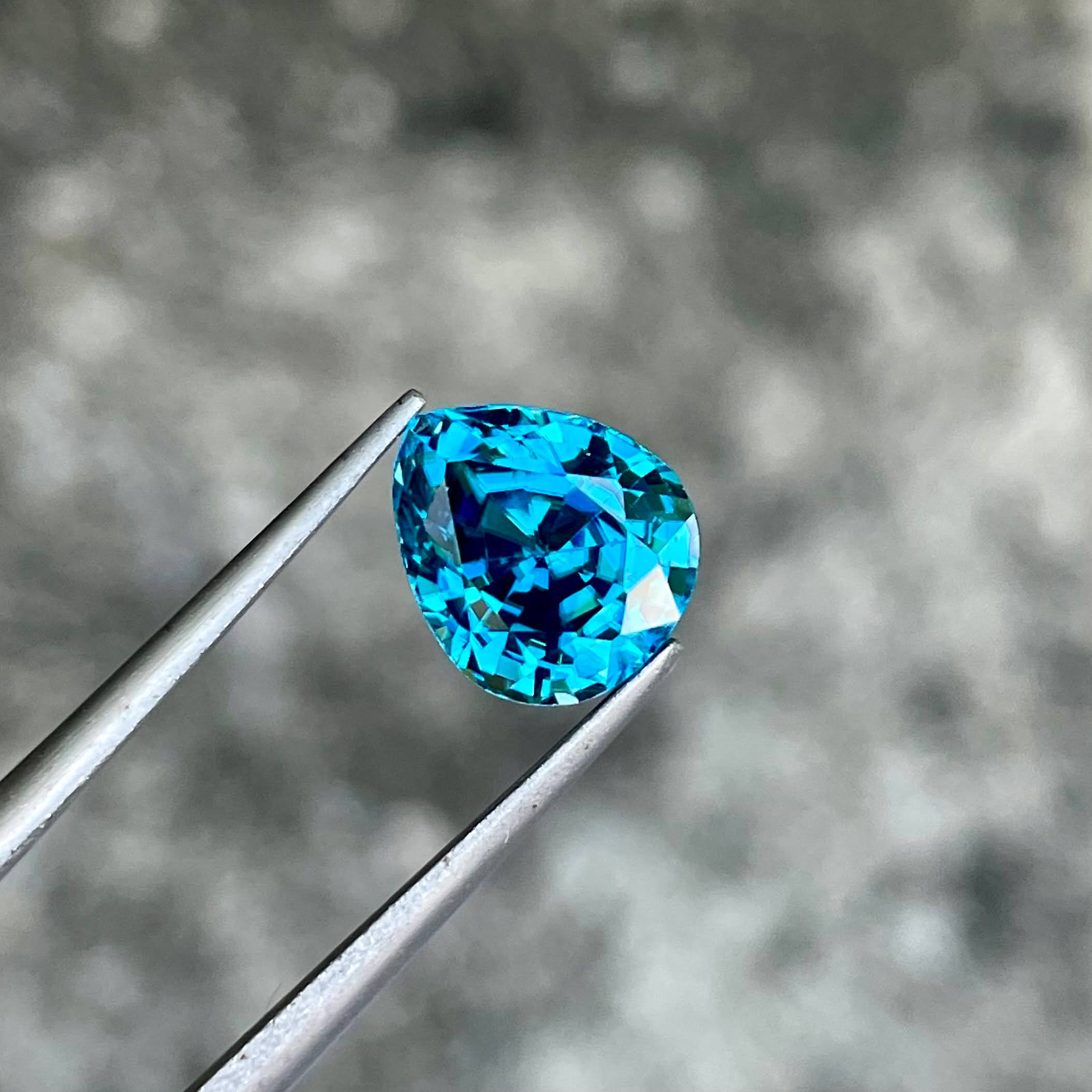 4.61 carats Blue Zircon Stone Pear Cut Natural Cambodian Gemstone — view 3