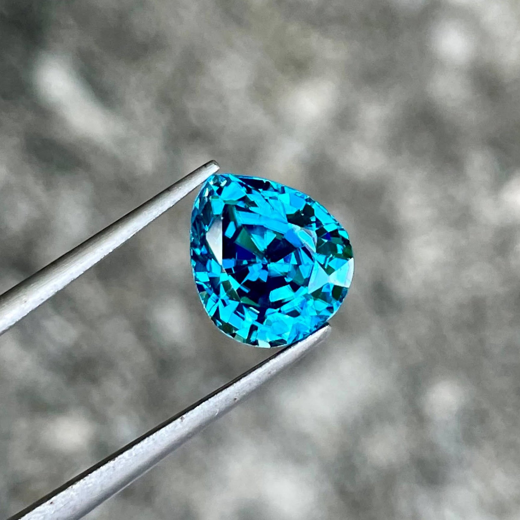 4.61 carats Blue Zircon Stone Pear Cut Natural Cambodian Gemstone — view 4