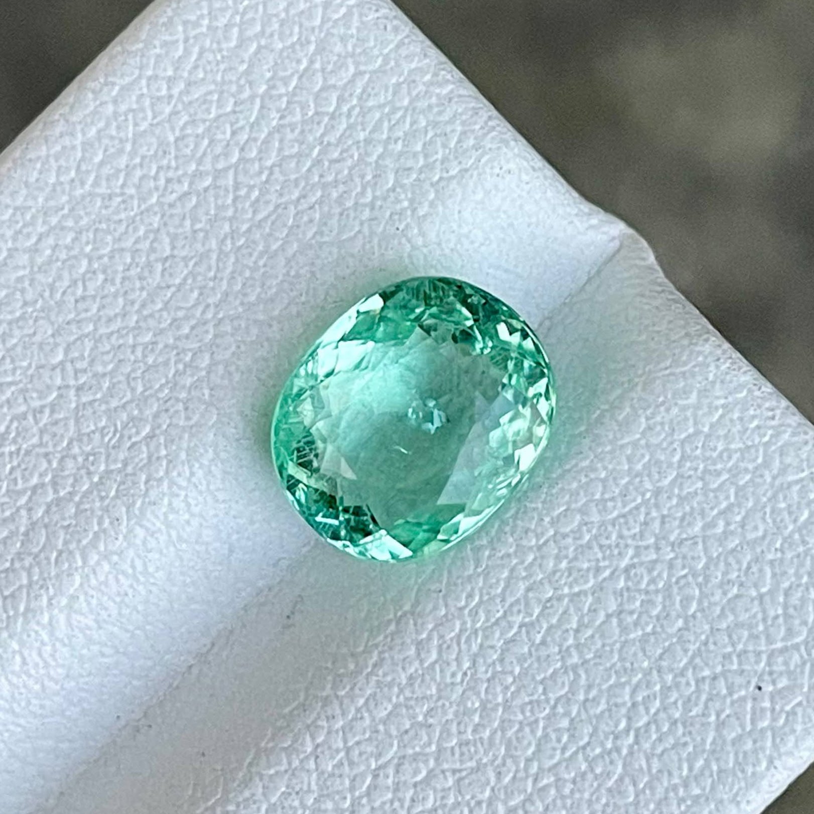 2.76 carats ICA Certified Paraiba Tourmaline Oval Cut from Mozambique — view 5