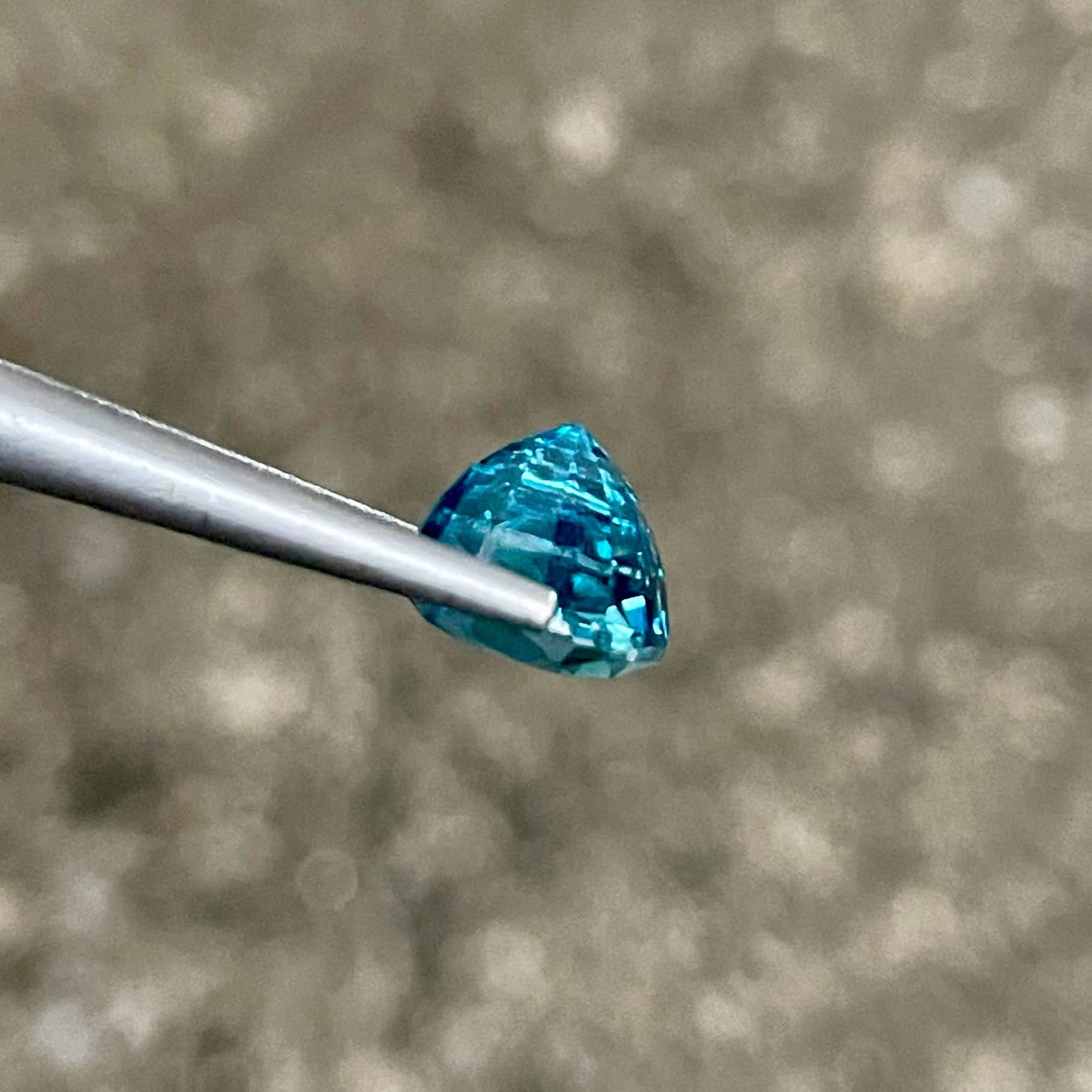 5.50 carats Electric Blue Zircon Stone Oval Cut Cambodian Gemstone — view 3
