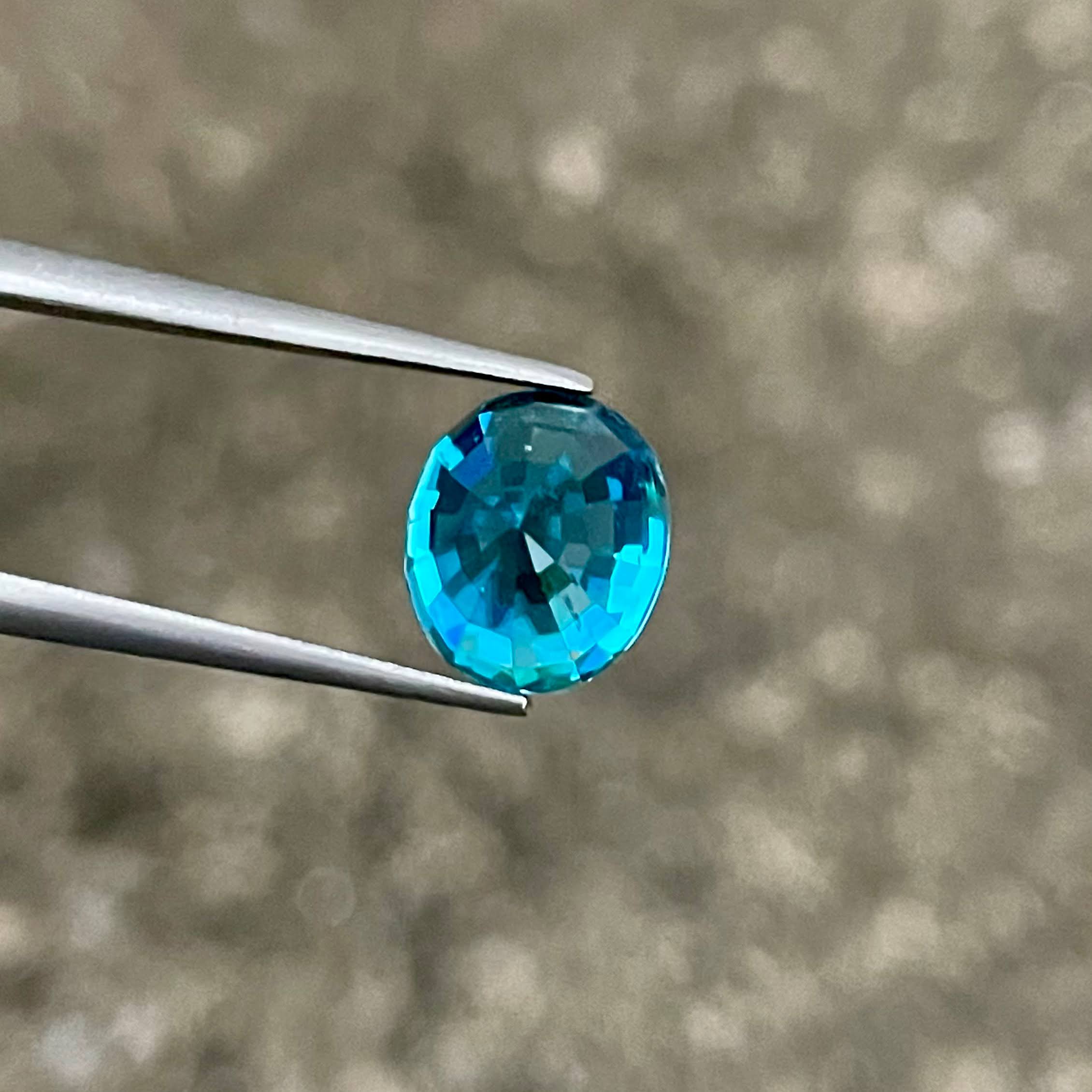 5.50 carats Electric Blue Zircon Stone Oval Cut Cambodian Gemstone — view 4