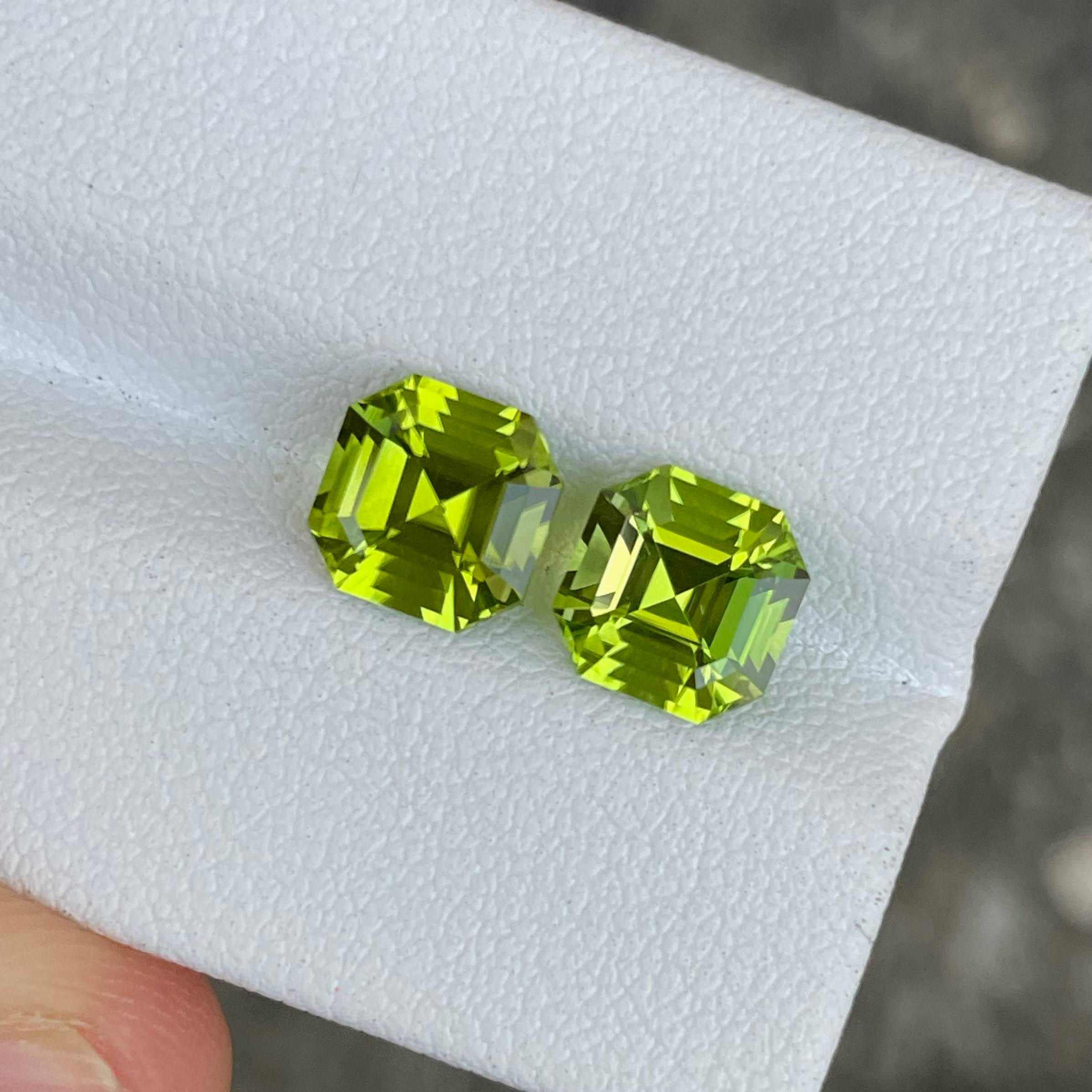 4.12 carats Green Peridot Pair Asscher Cut Natural Pakistani Gemstone — view 2