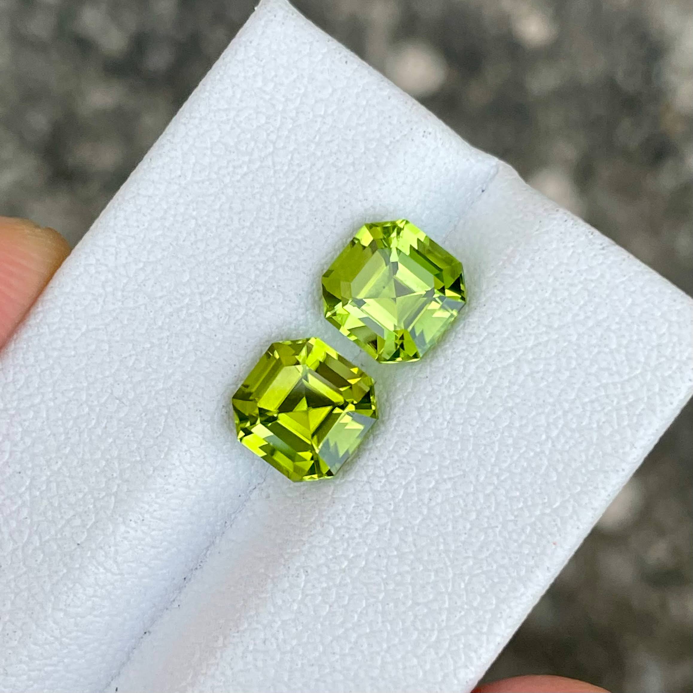 4.12 carats Green Peridot Pair Asscher Cut Natural Pakistani Gemstone — view 3