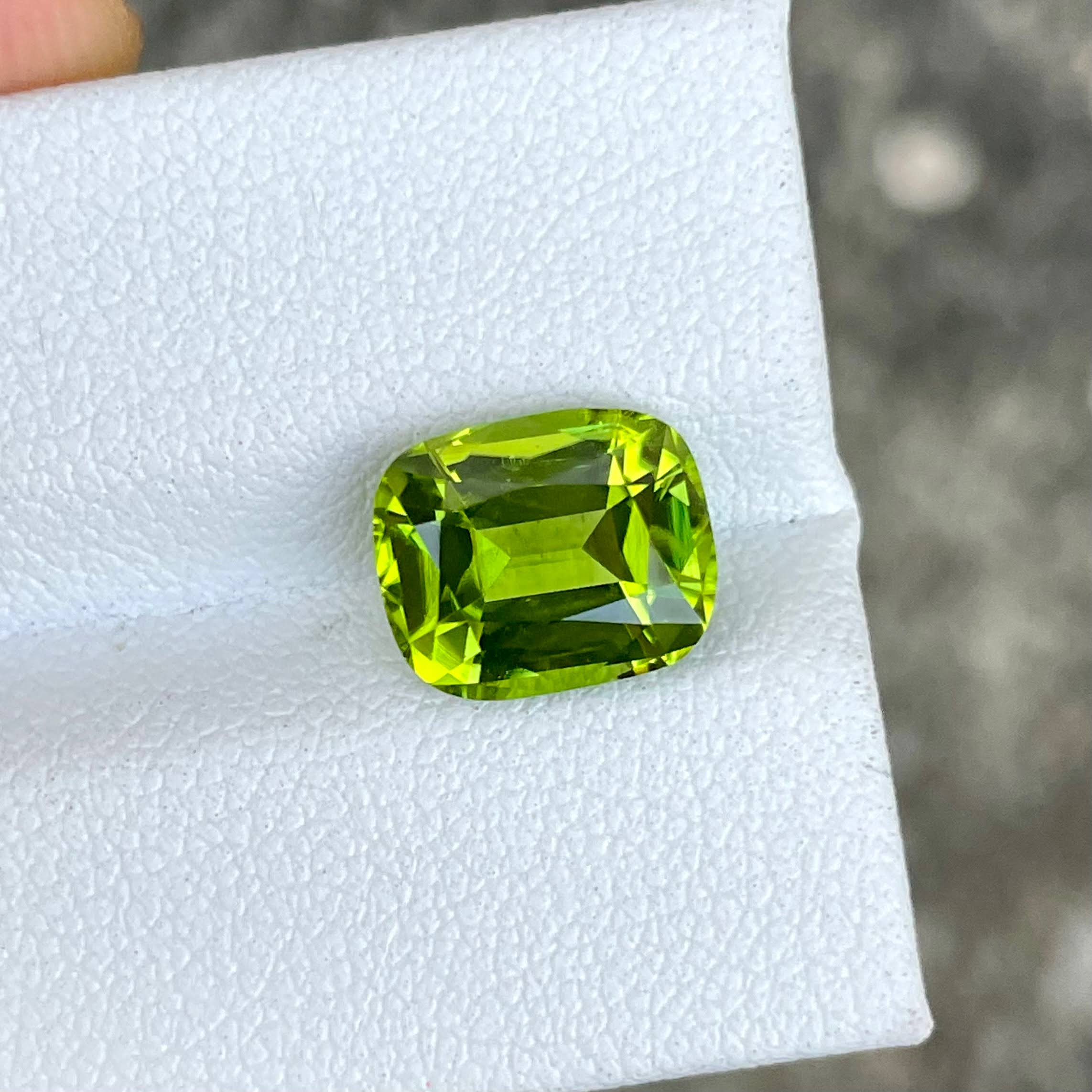 3.78 carats Green Peridot Stone Cushion Cut Natural Pakistani Gemstone — view 1