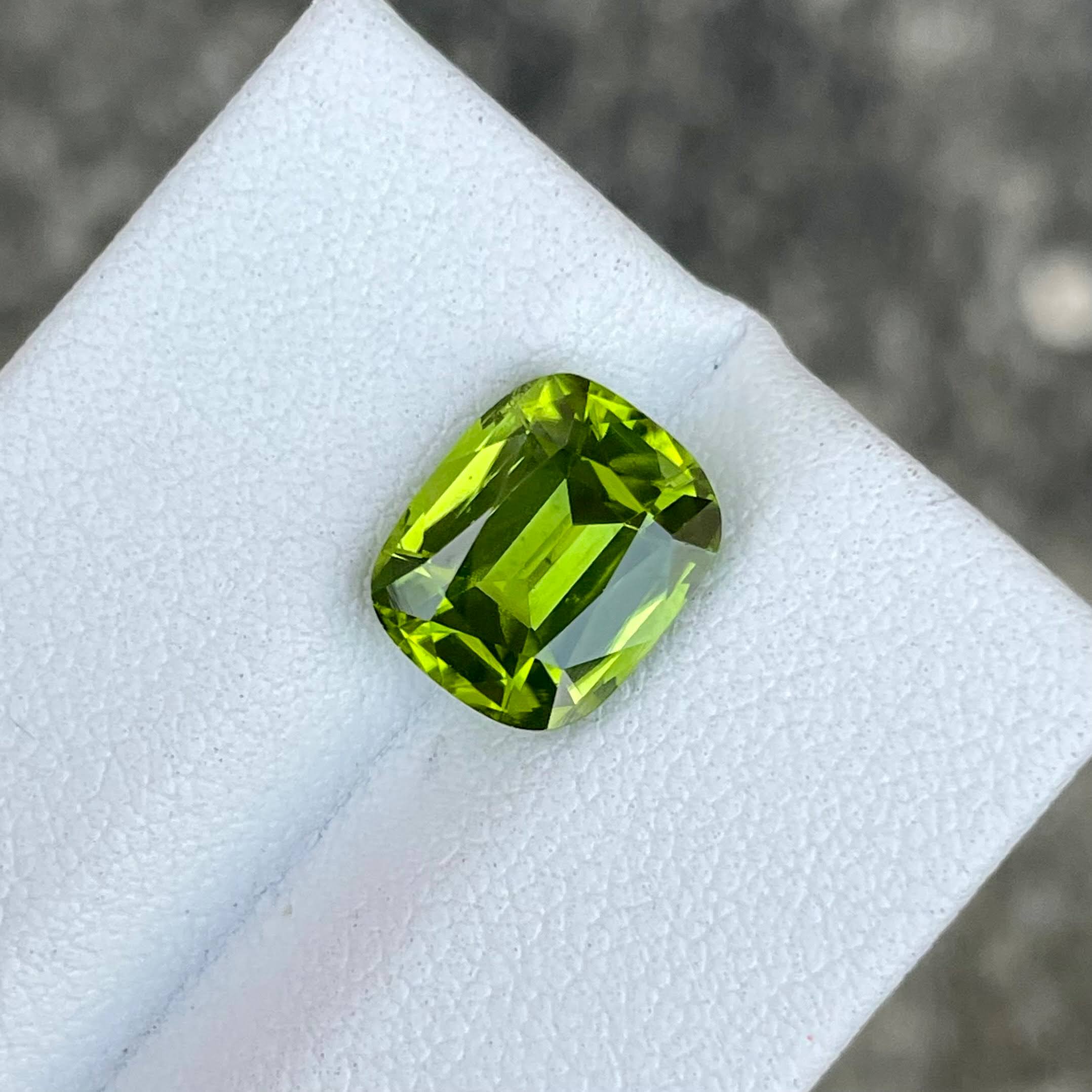 3.78 carats Green Peridot Stone Cushion Cut Natural Pakistani Gemstone — view 2