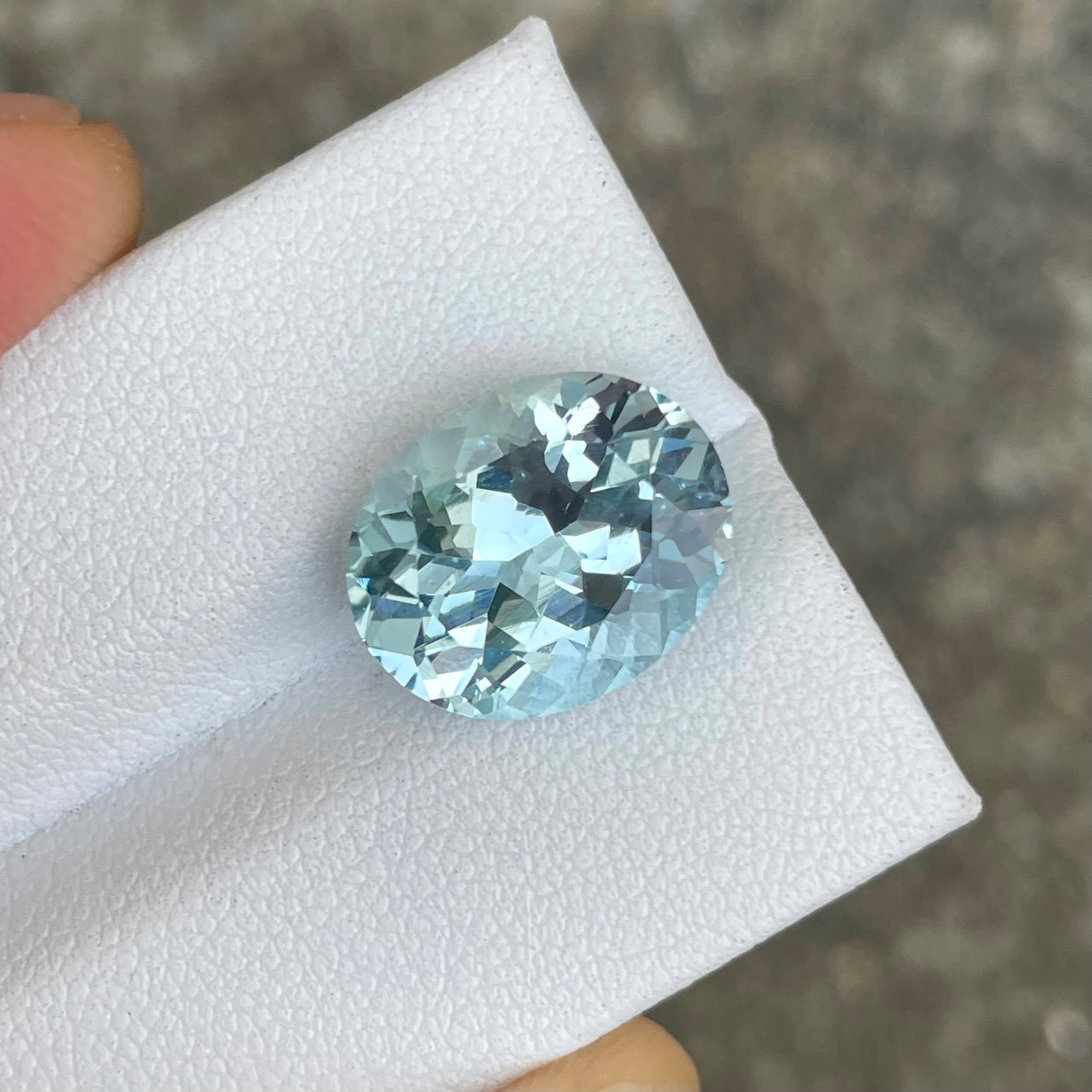 5.65 carats Blue Aquamarine Stone Oval Cut Natural African Gemstone
