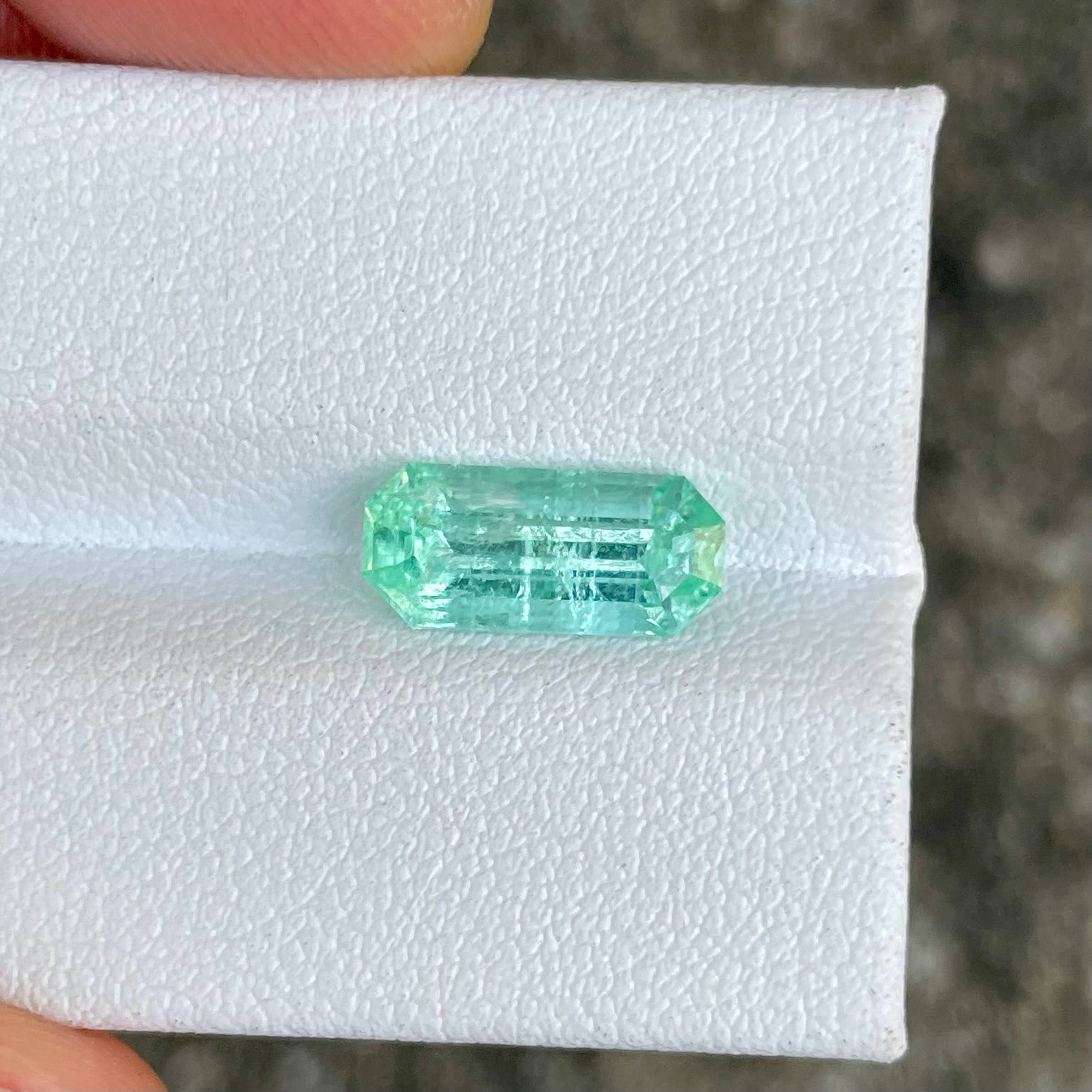 2.37 carats Green Emerald Stone Emerald Cut Natural Gemstone from Afghanistan — view 3