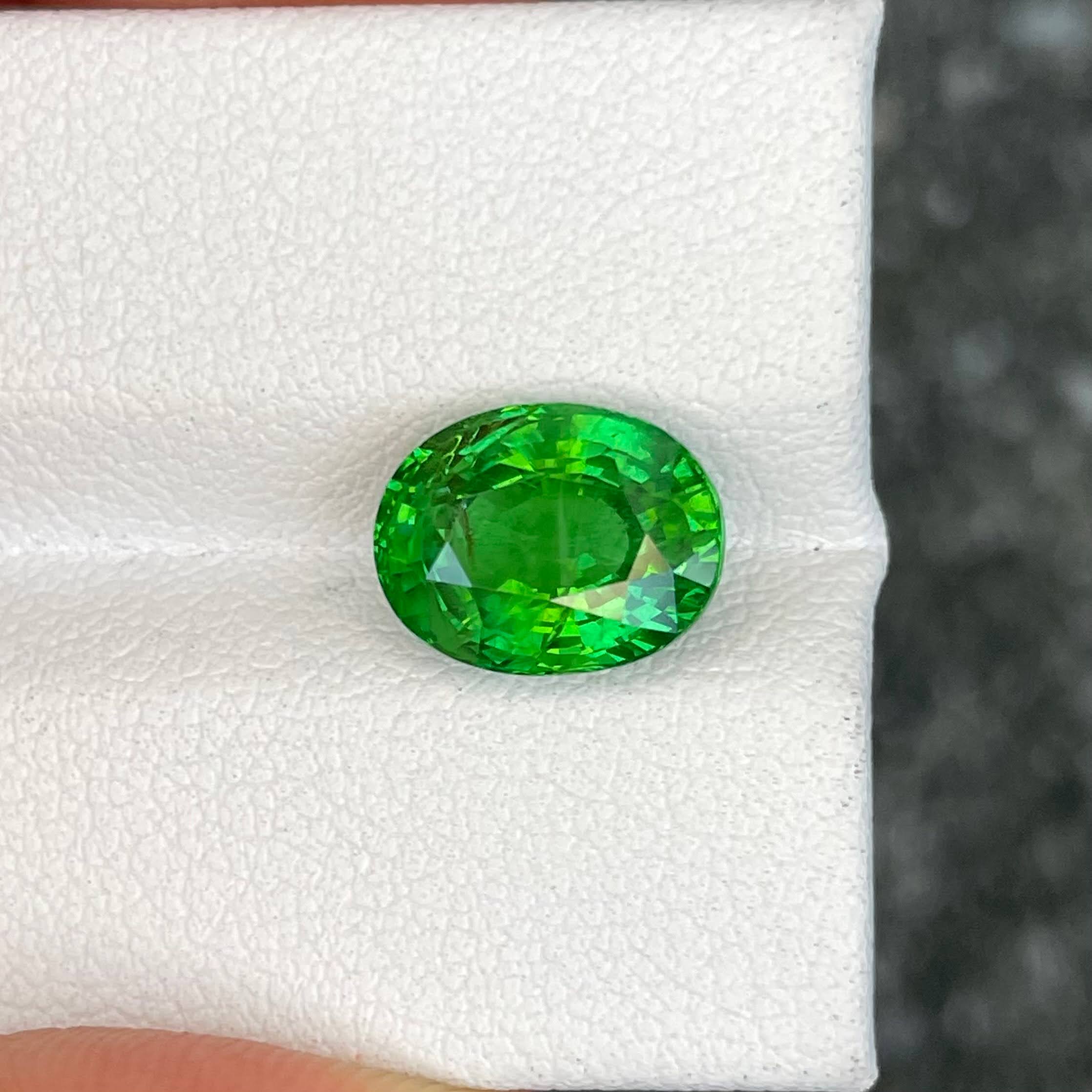 4.21 carats Vivid Green Tsavorite Garnet Stone Oval Cut Tanzanian Gemstone — view 2
