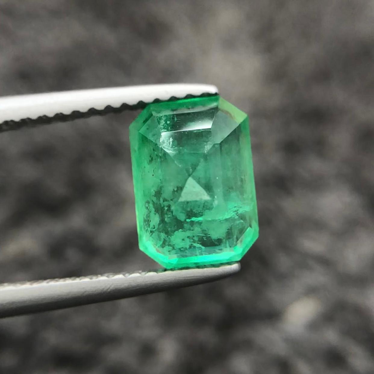 2.40 Carats Swat Emerald Loose Gemstone from Pakistan