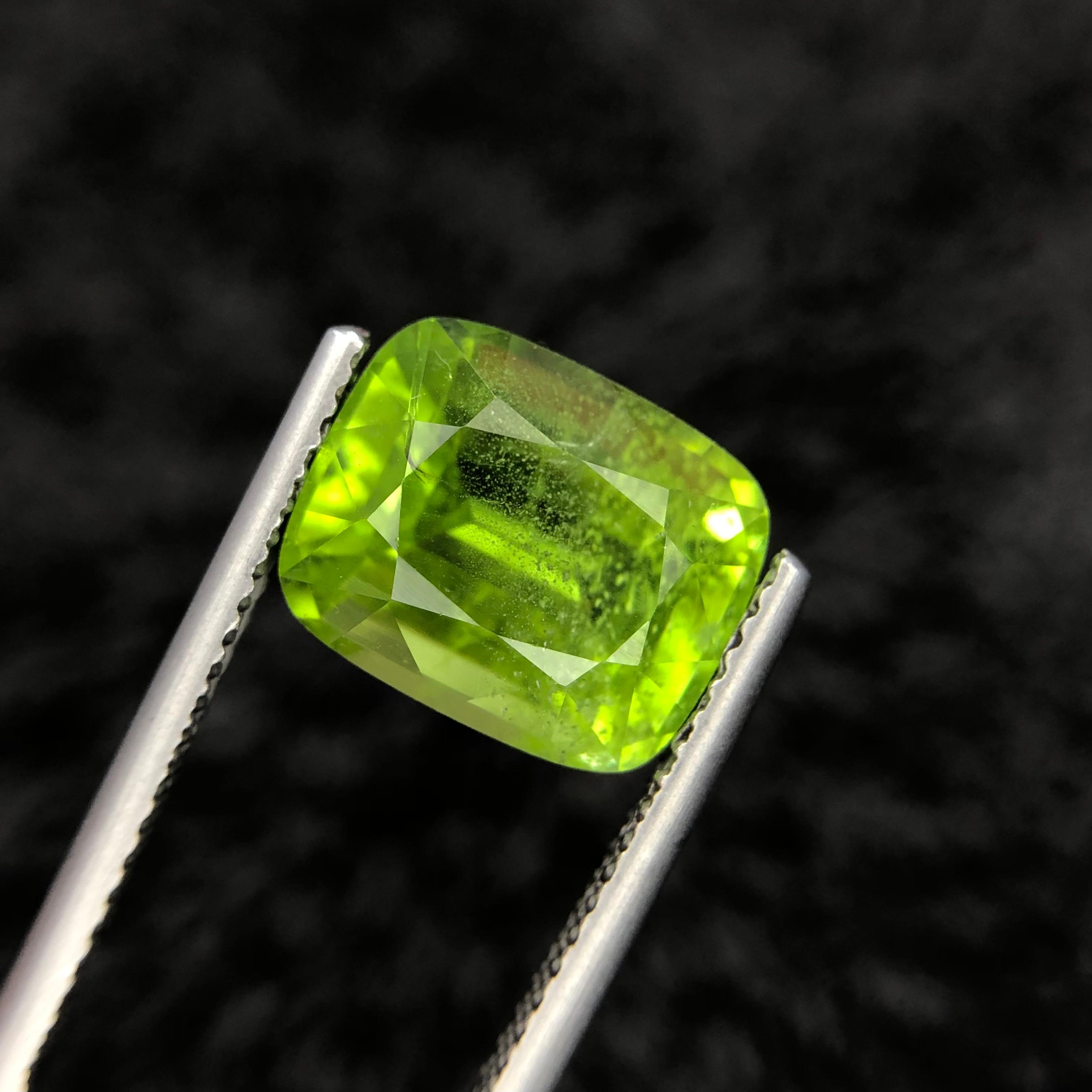 5.61 Carats Green Peridot from Pakistan Loose Gemstone — view 3