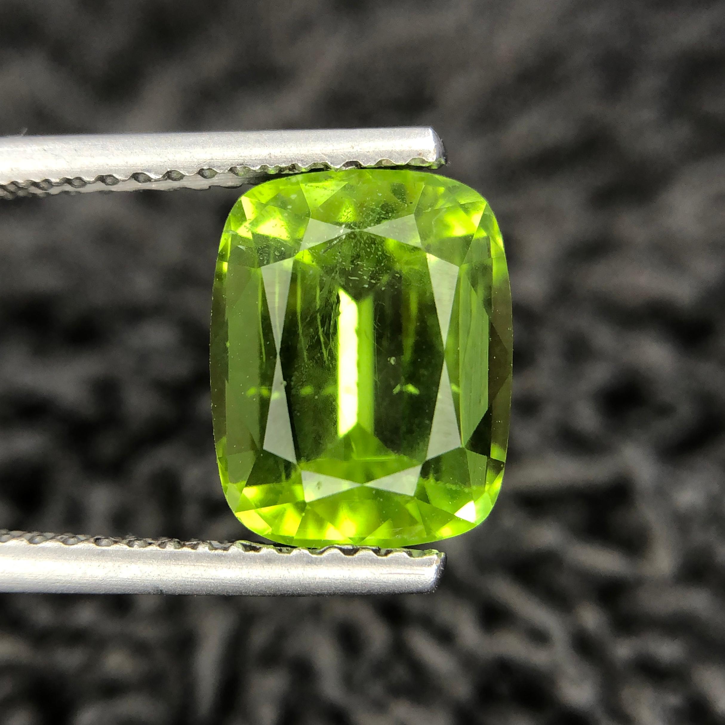 3.84 carats Green Peridot from Pakistan Loose Gemstone — view 1