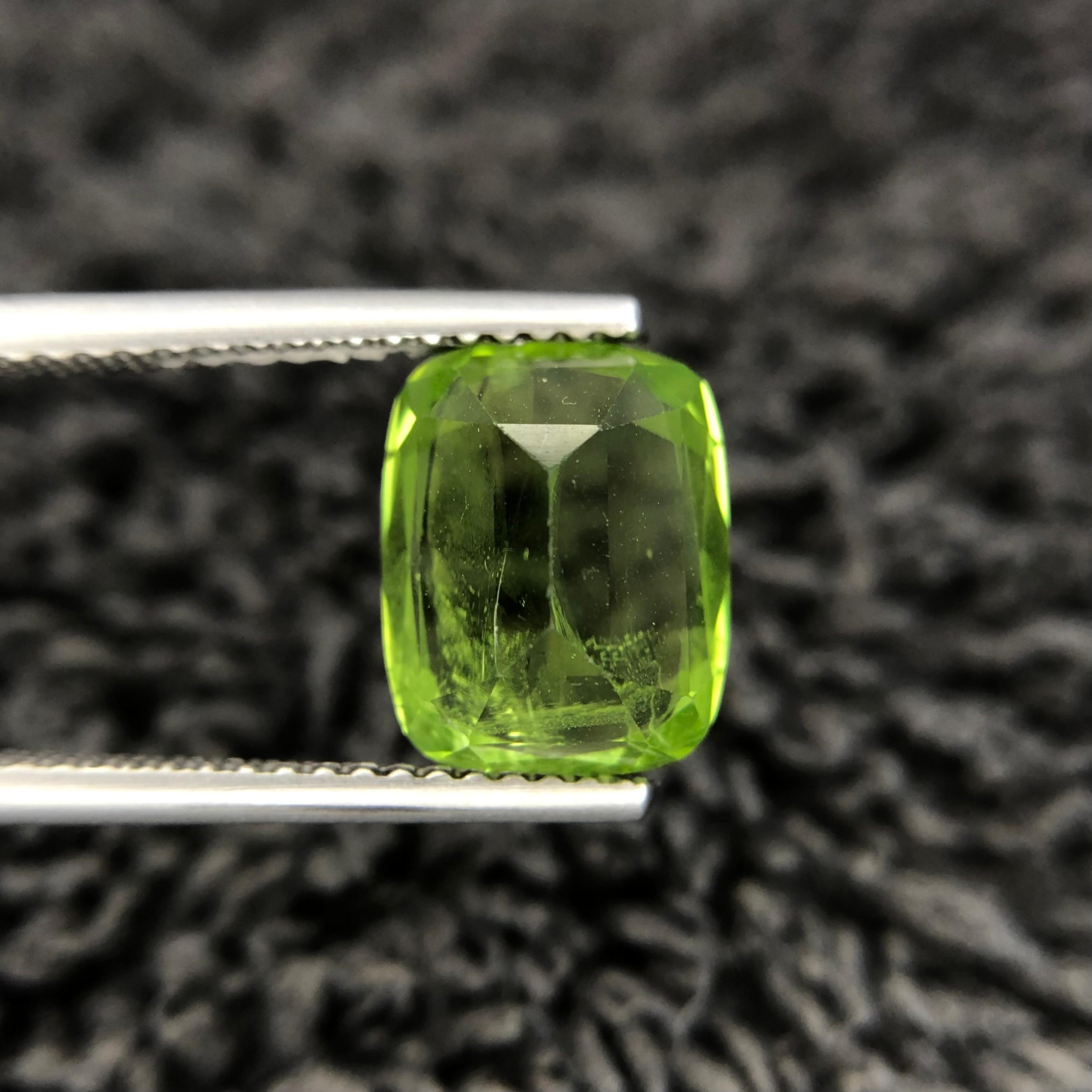 3.84 carats Green Peridot from Pakistan Loose Gemstone — view 2