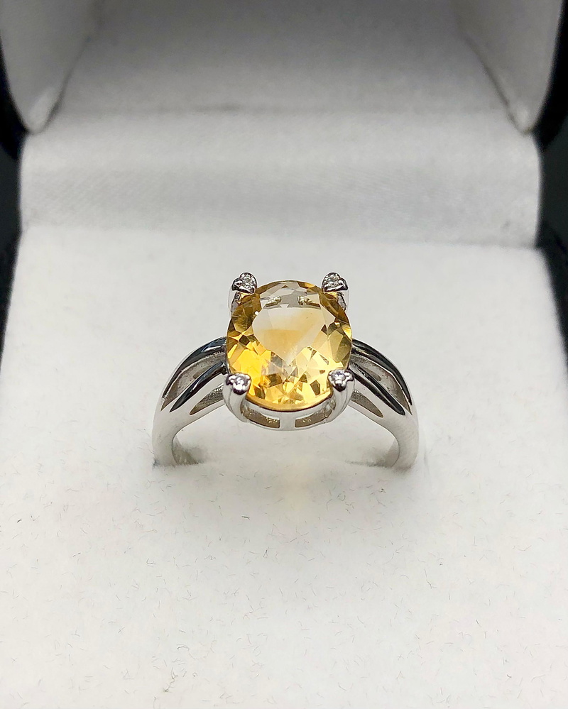 17.74 Carats Topaz Ring Fixed into 925 Silver — view 1