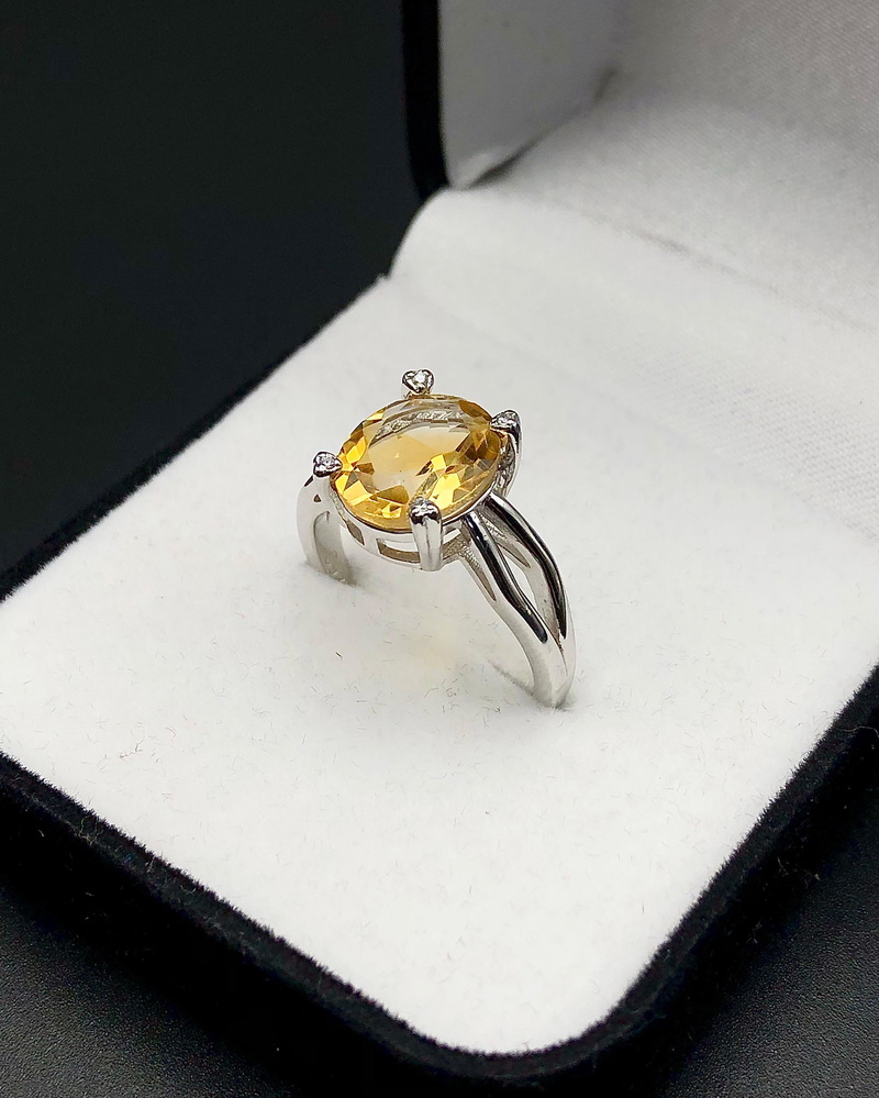 17.74 Carats Topaz Ring Fixed into 925 Silver — view 3