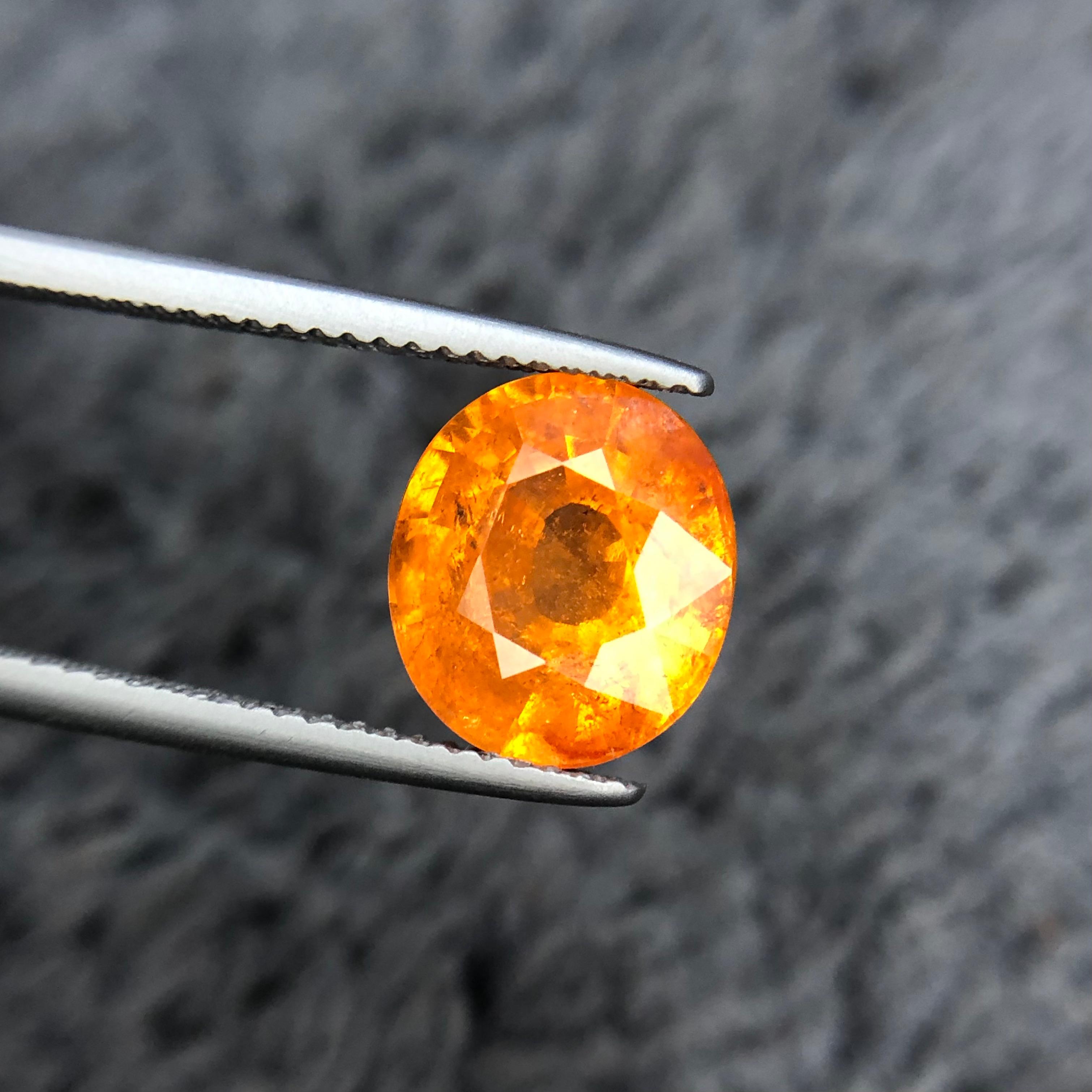 4.75 ct African Spessartine Garnet, Round Cut Gemstone — view 3
