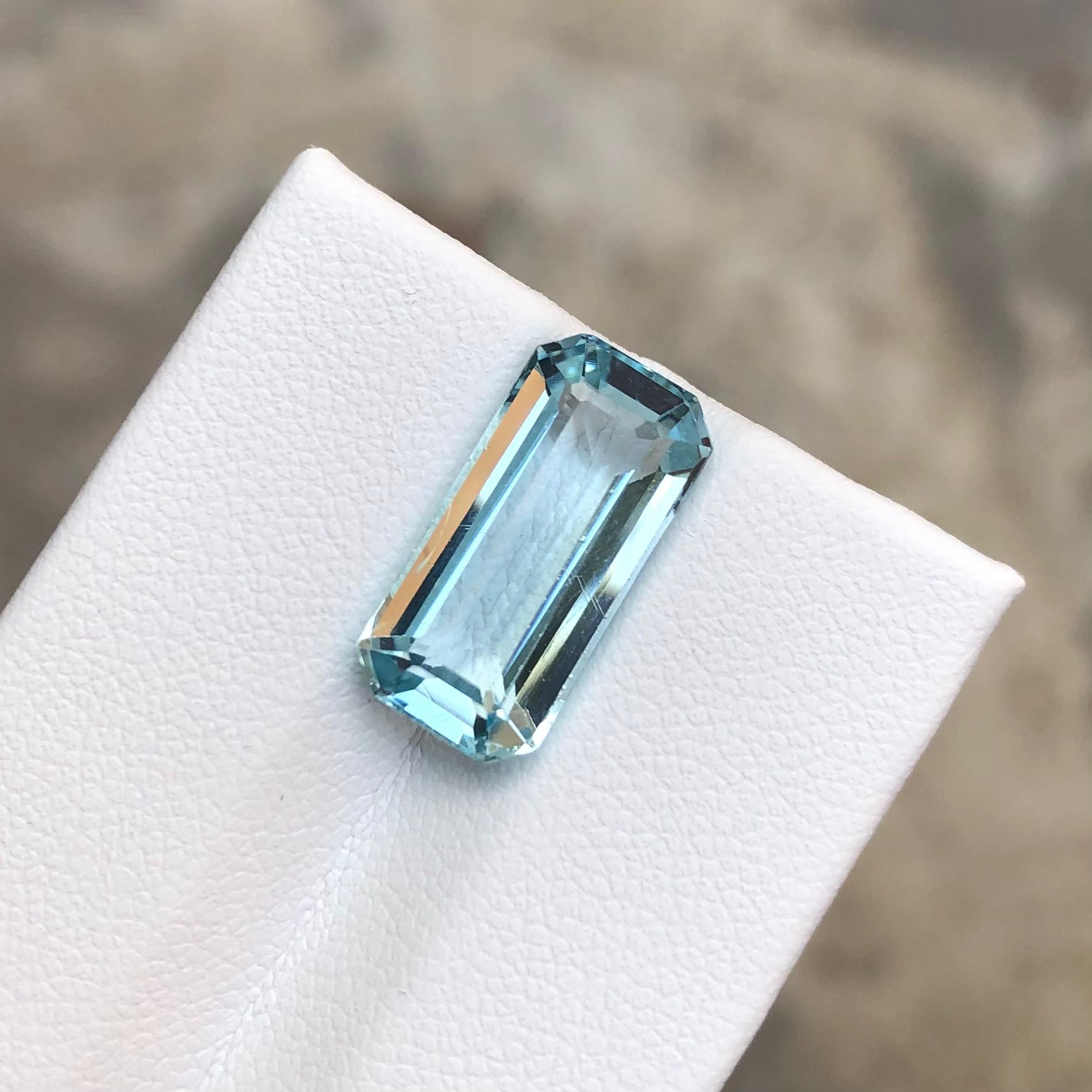 5.85 ct Emerald Cut Aquamarine, VVS Clarity, Pakistan Origin — view 2